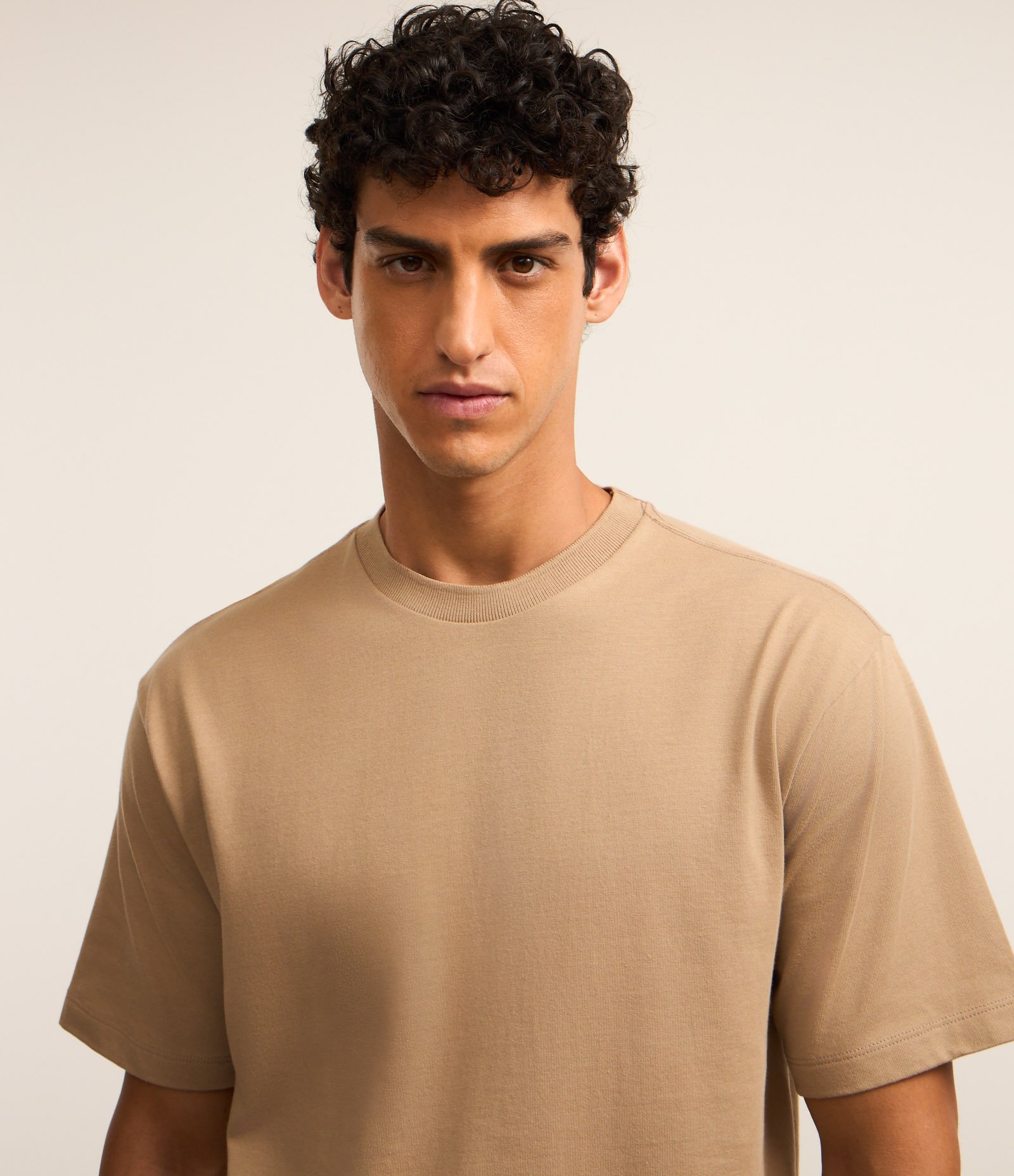 Camiseta Boxy em Malhão com Gola Redonda Marrom 3