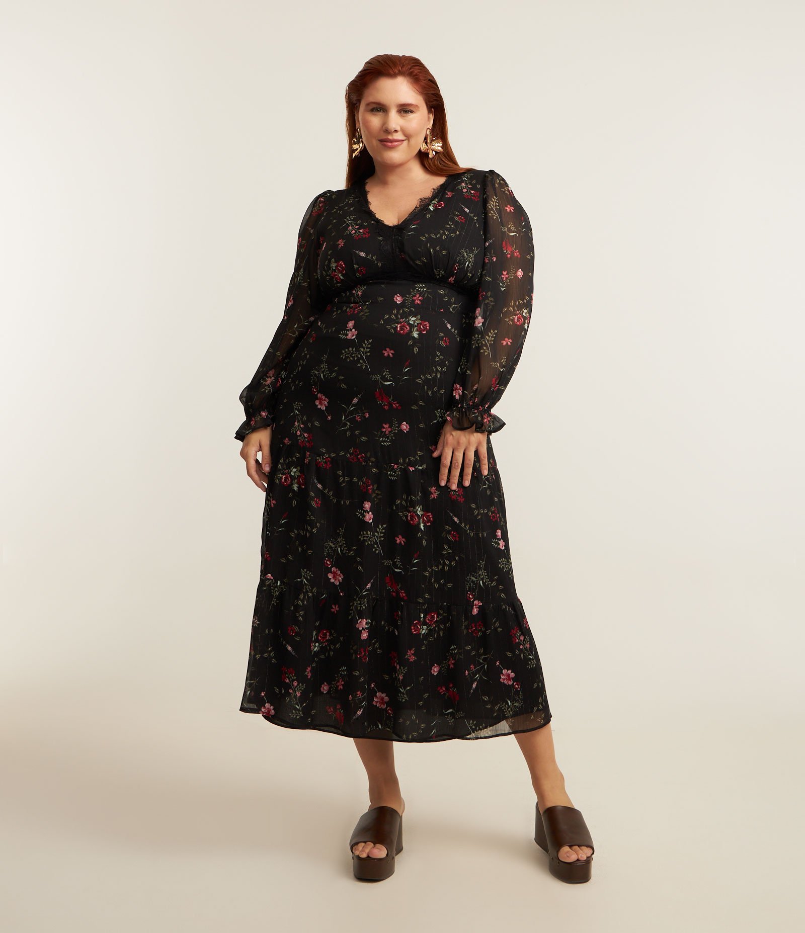 Vestido Midi Floral em Chiffon com Babados e Brilhos Curve & Plus Size Preto 1