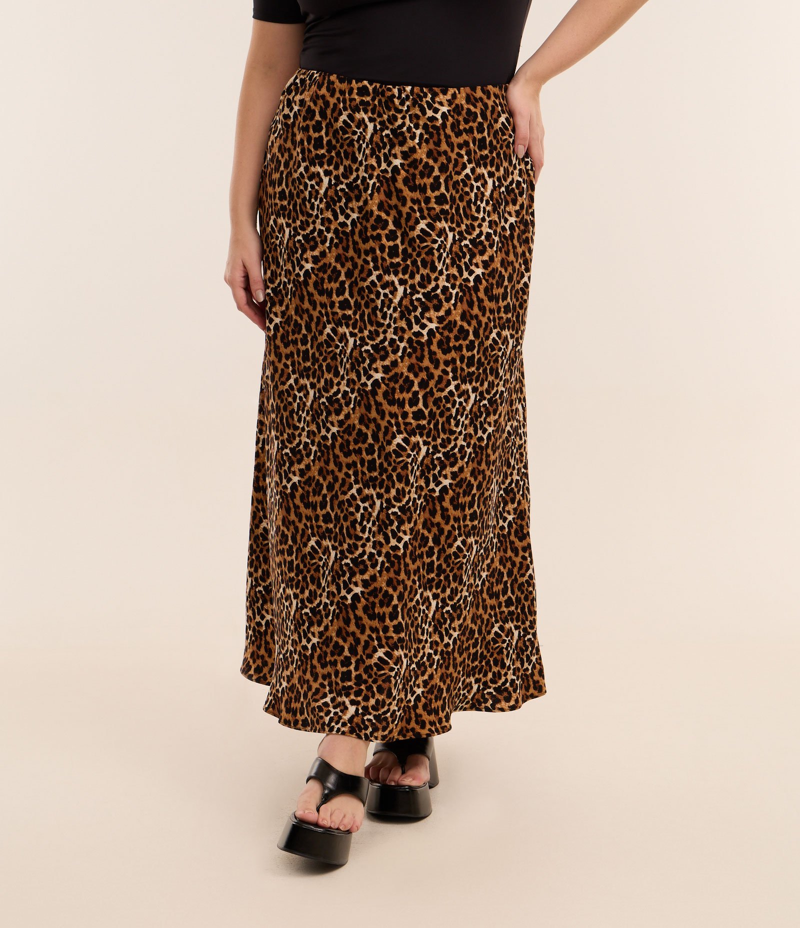 Saia Longa em Crepe com Animal Print Curve & Plus Size Marrom 2