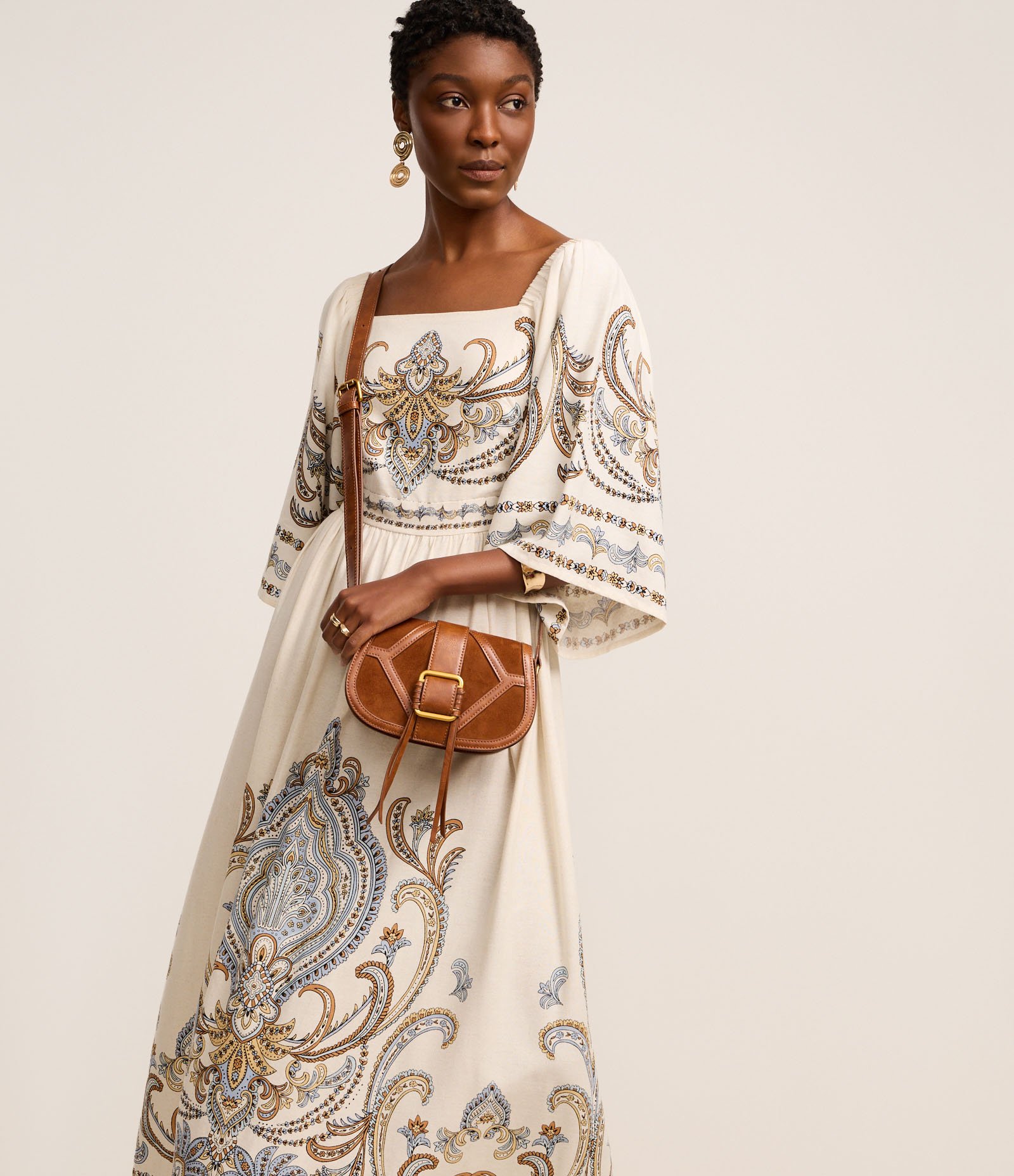 Vestido Boho Evasê Midi em Viscolinho com Estampa Arabesco Off White 1