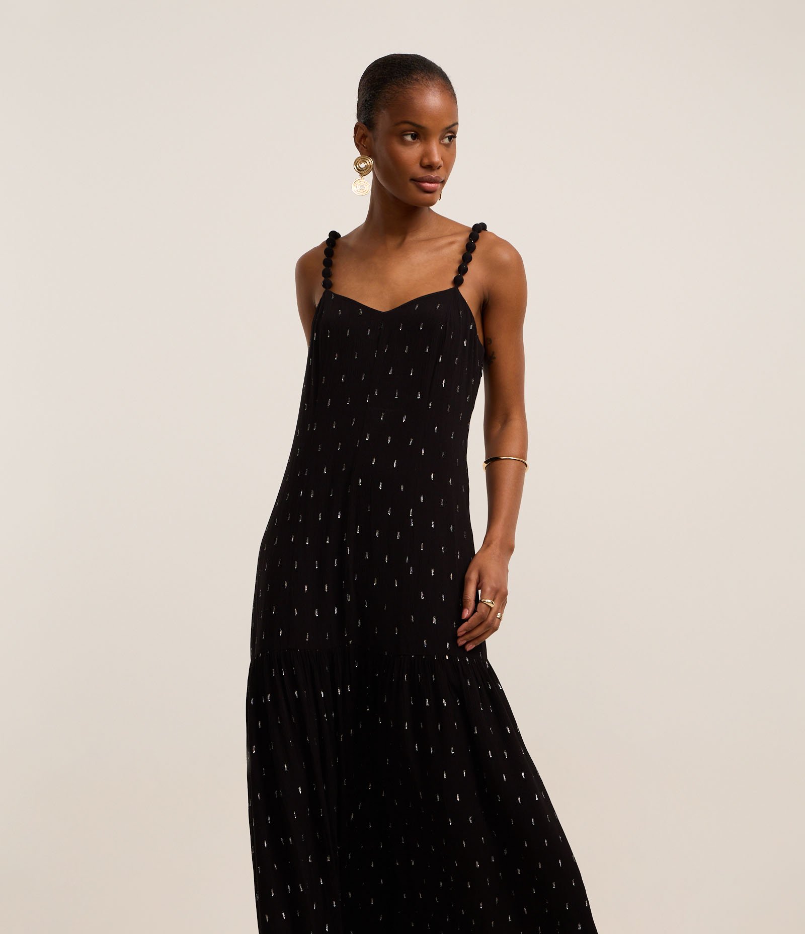 Vestido Evasê Midi em Chalis com Decote V Estampado Preto 1