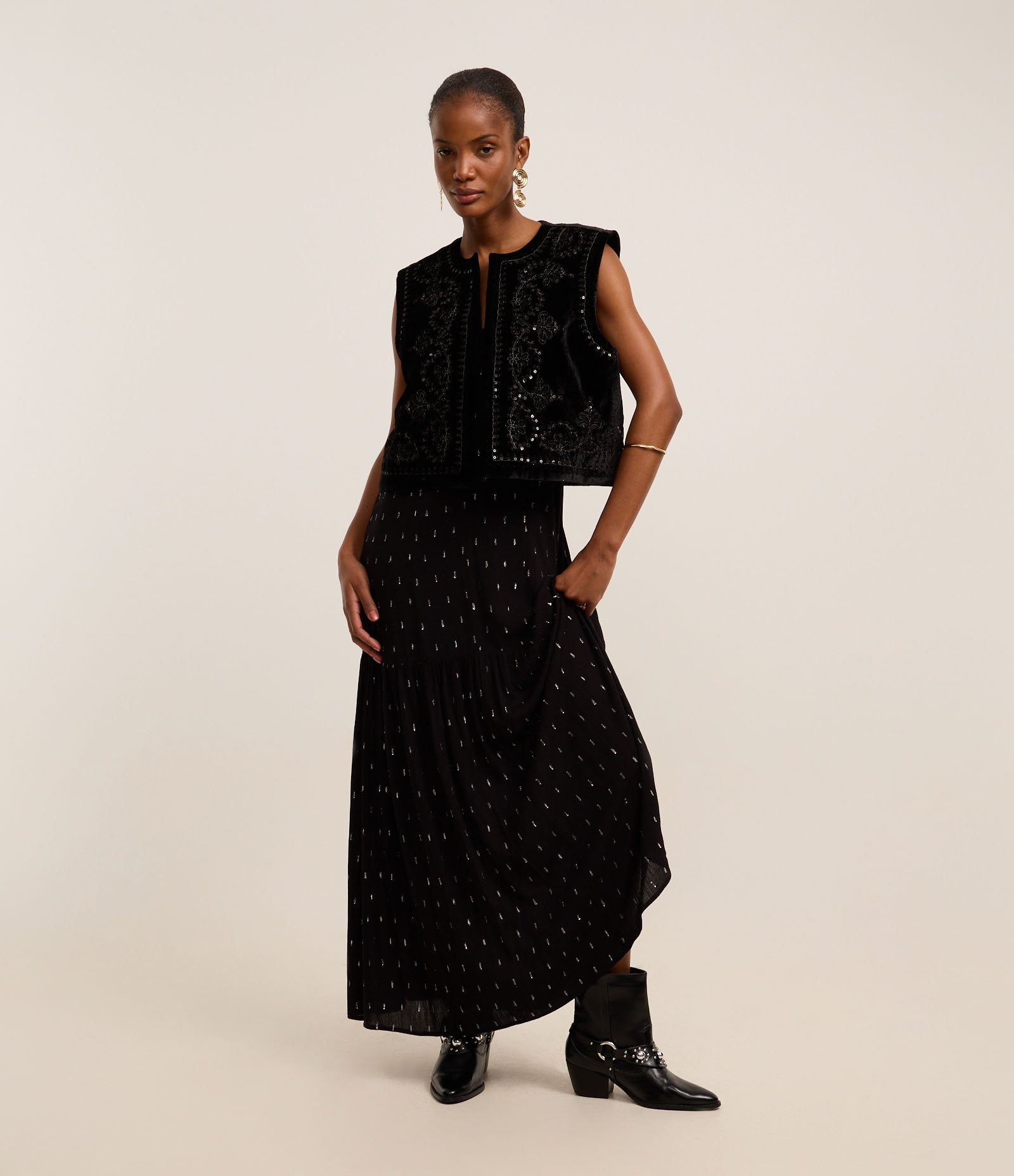 Vestido Evasê Midi em Chalis com Decote V Estampado Preto 2