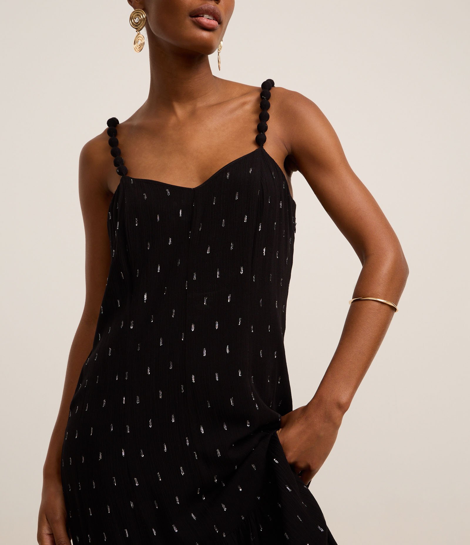 Vestido Evasê Midi em Chalis com Decote V Estampado Preto 4