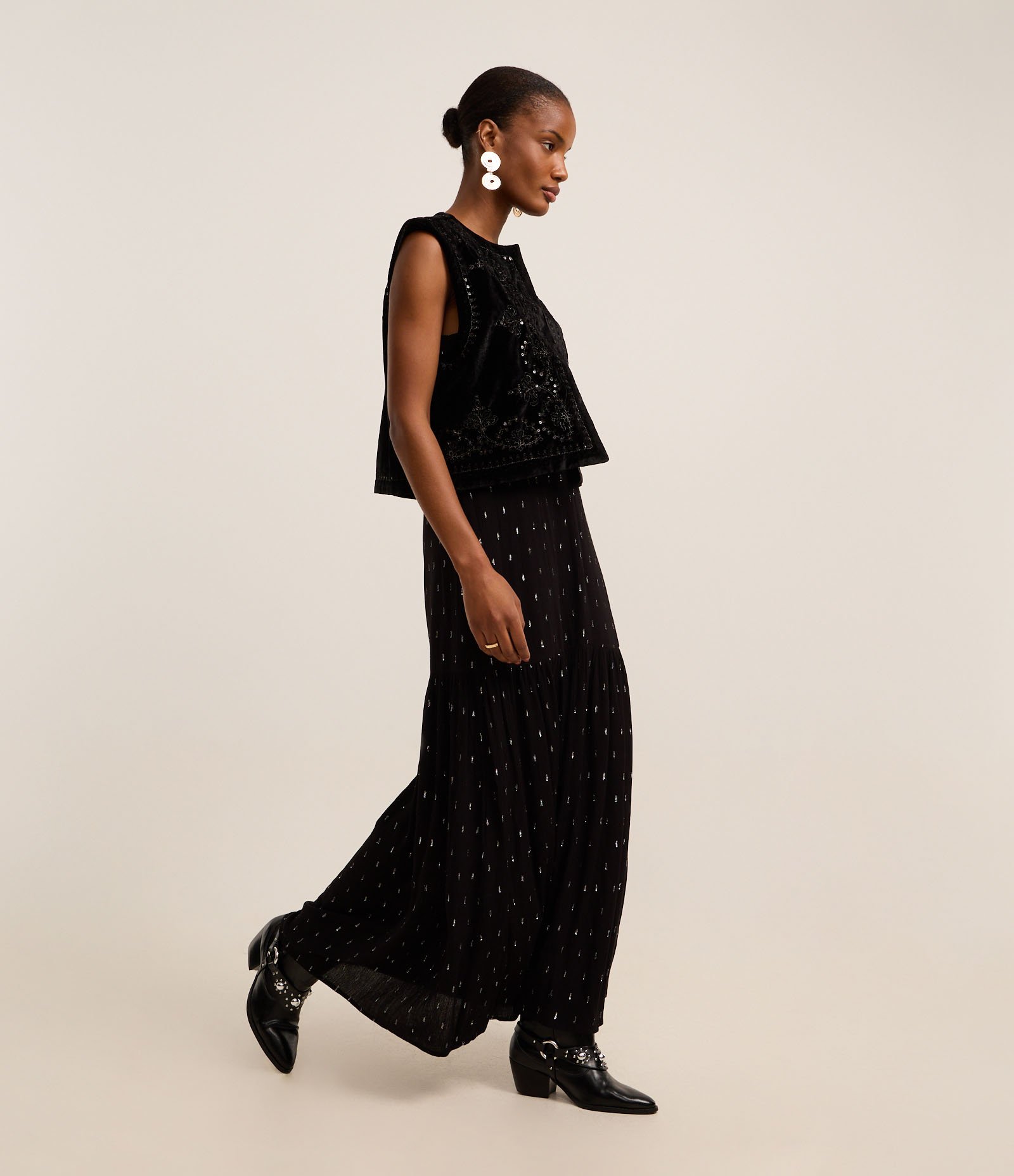 Vestido Evasê Midi em Chalis com Decote V Estampado Preto 6