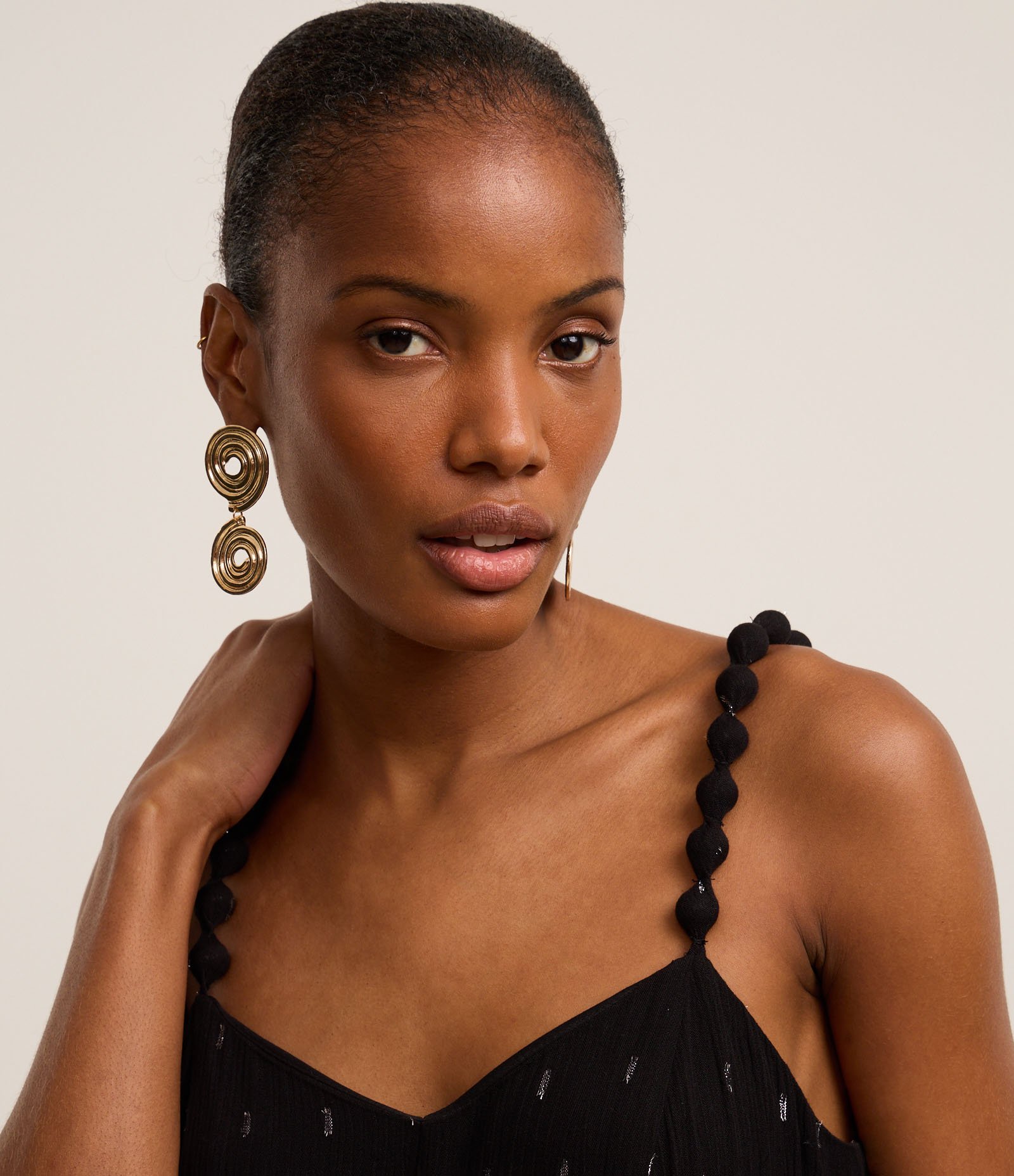 Vestido Evasê Midi em Chalis com Decote V Estampado Preto 7