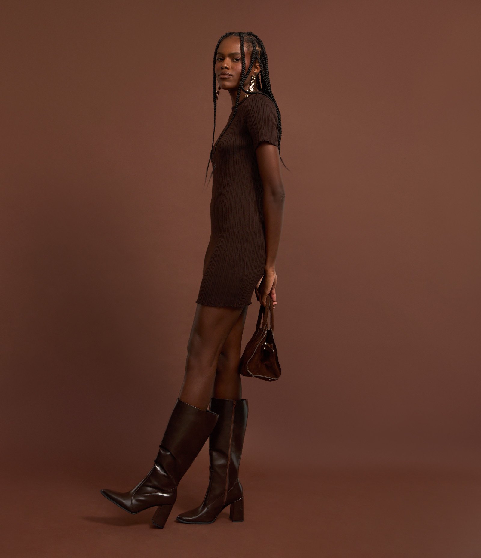 Vestido Curto em Tricô com Manga Curta Marrom 4