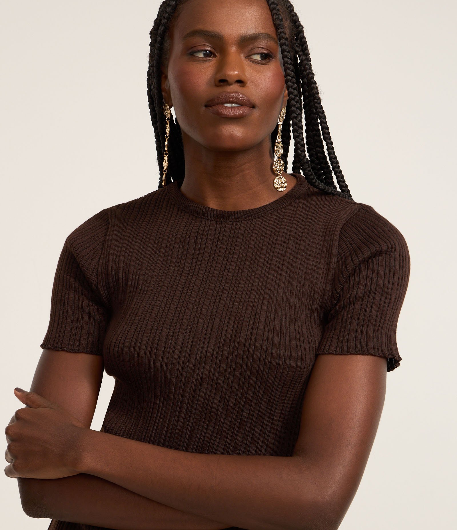 Vestido Curto em Tricô com Manga Curta Marrom 3