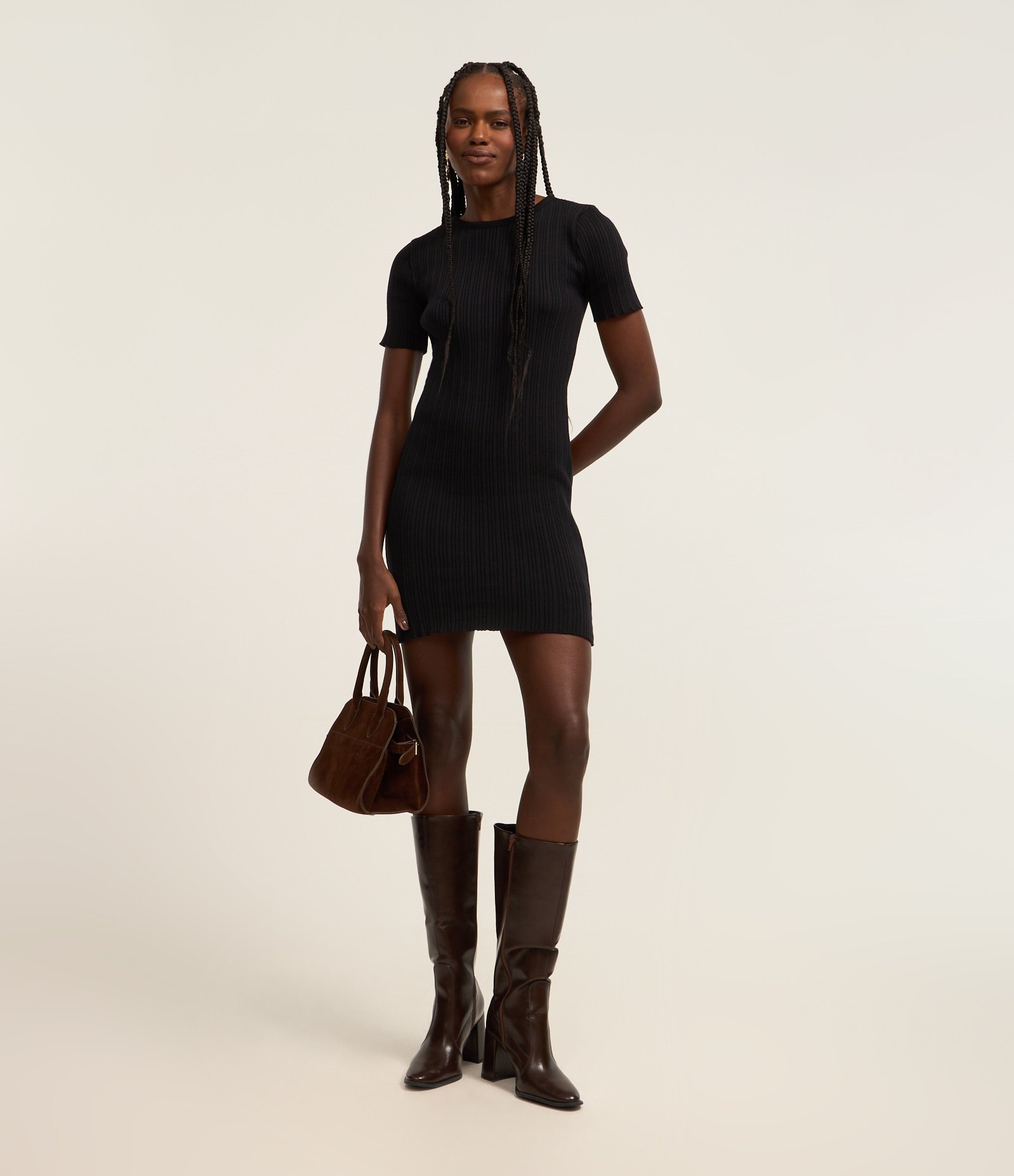 Vestido Curto em Tricô com Manga Curta Preto 2