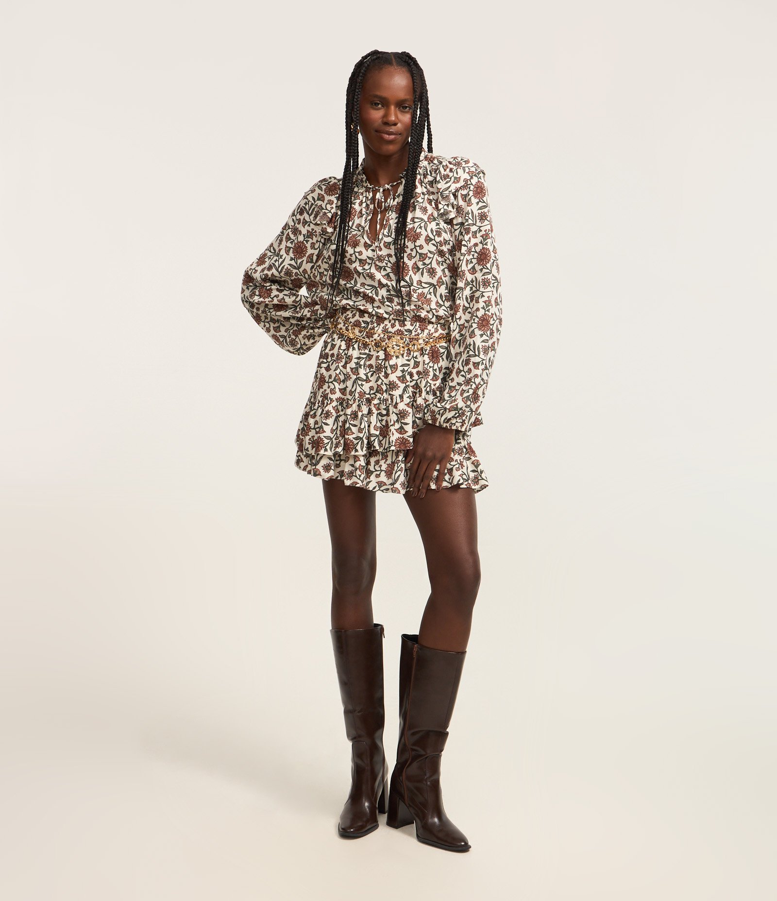 Saia Curta em Viscose com Estampa Floral e Babados Branco 1