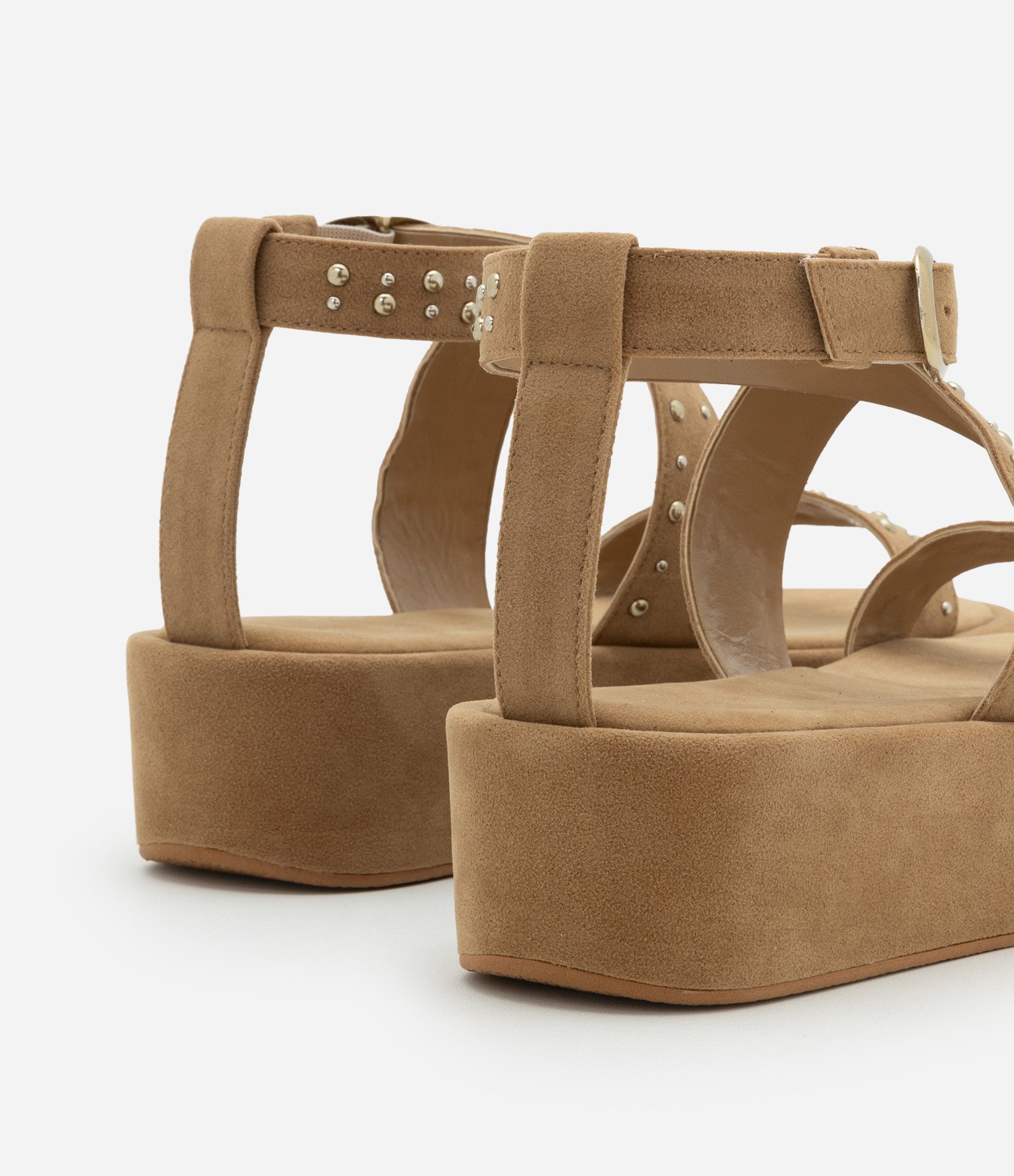 Sandália Flatform com Tachas Aplicadas e Fechamento Fivela Marrom 3