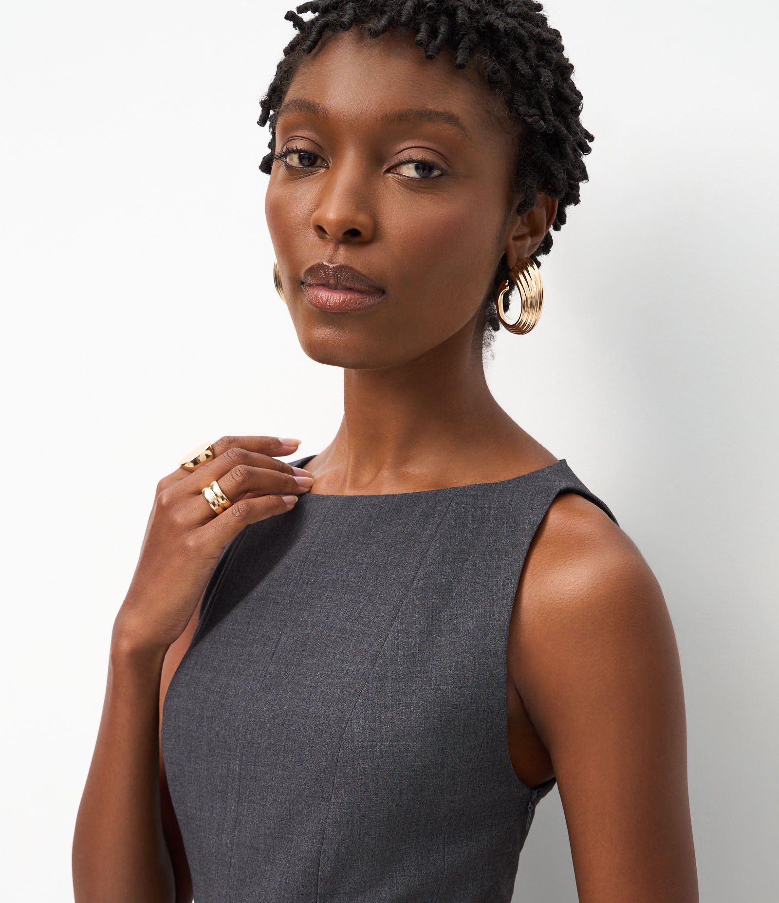 Blusa Peplum em Alfaiataria com Alças Largas Cinza 3