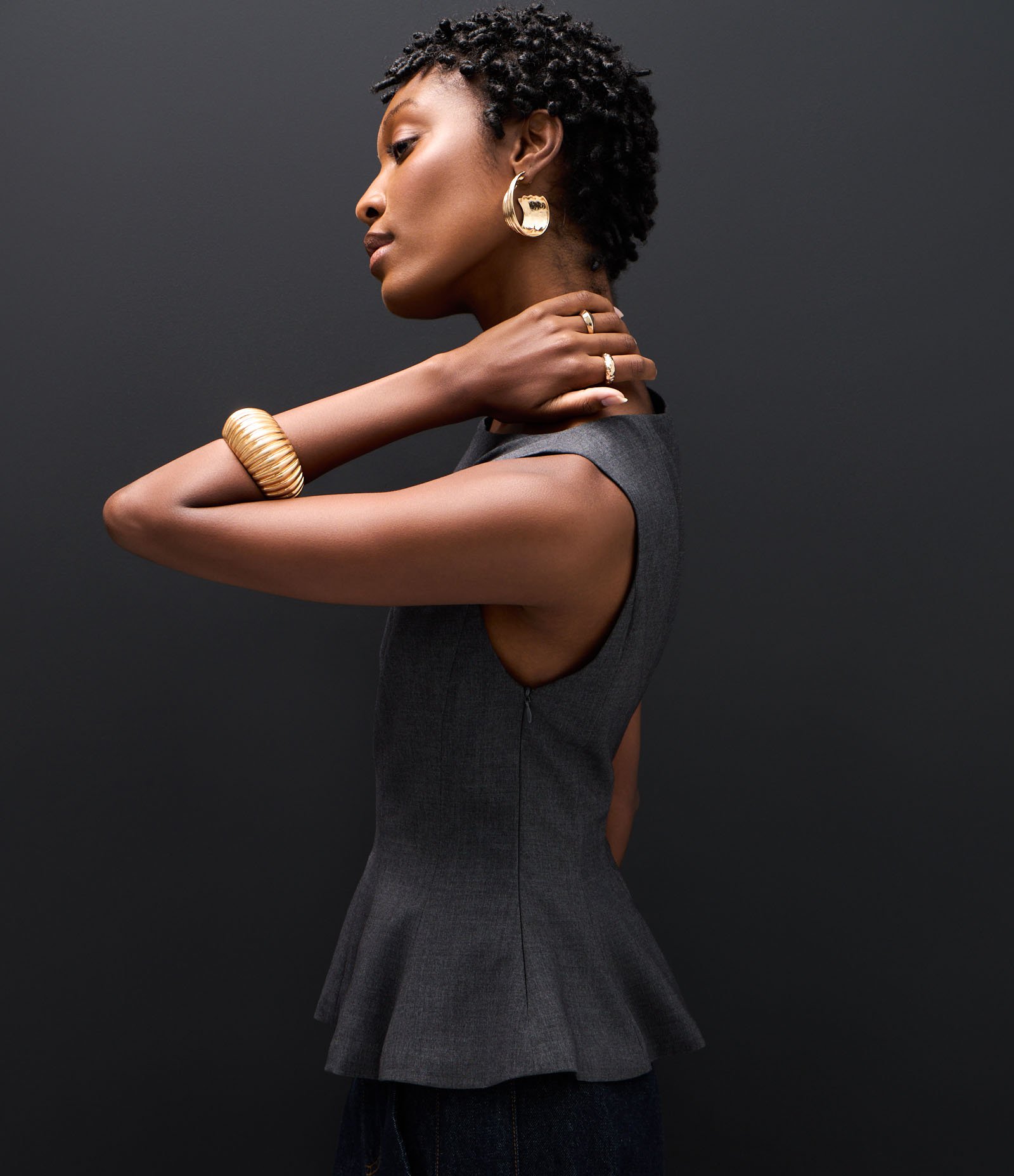 Blusa Peplum em Alfaiataria com Alças Largas Cinza 4