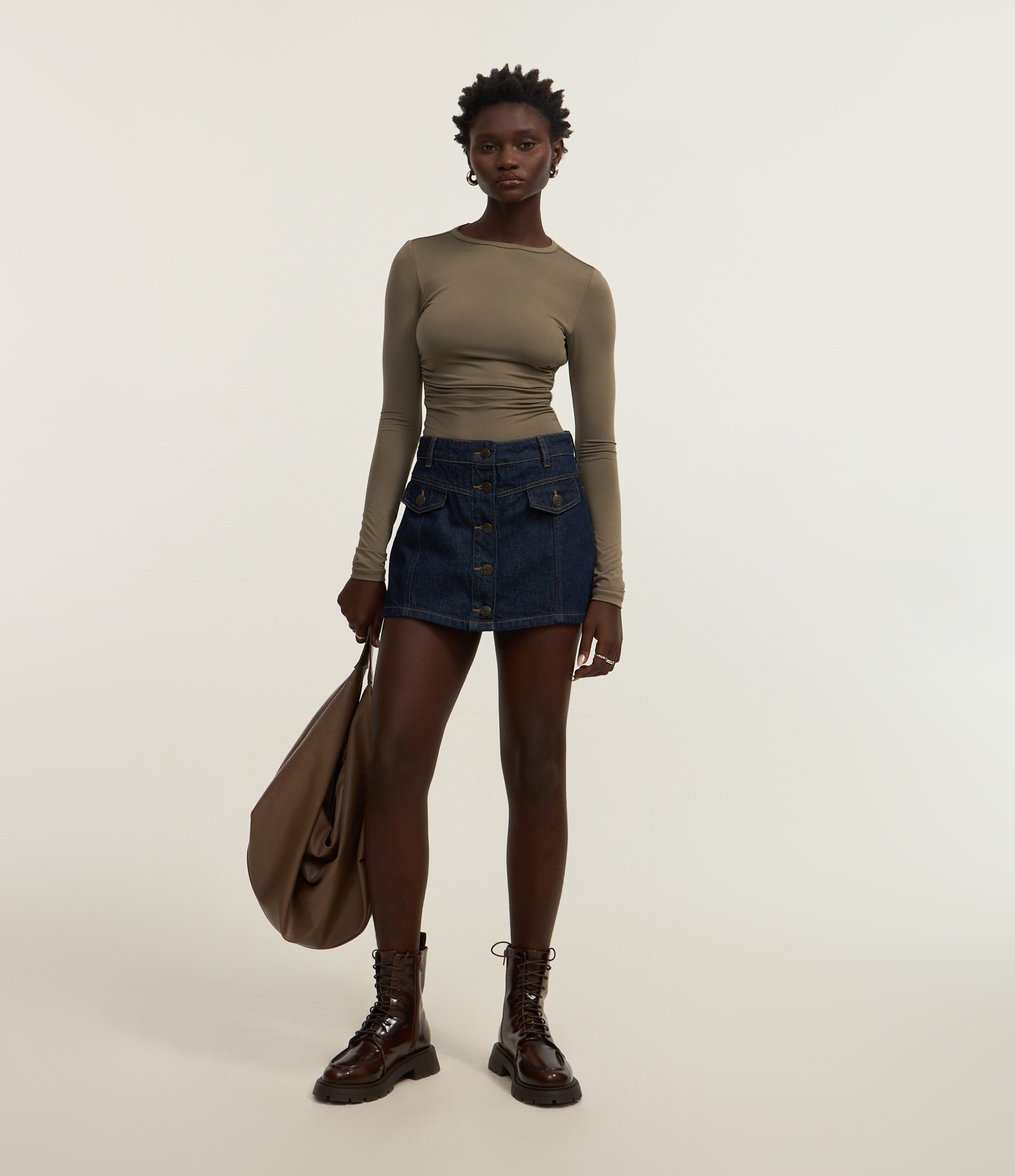 Short Saia em Jeans com Botões e Detalhe em Lapela Preto 1