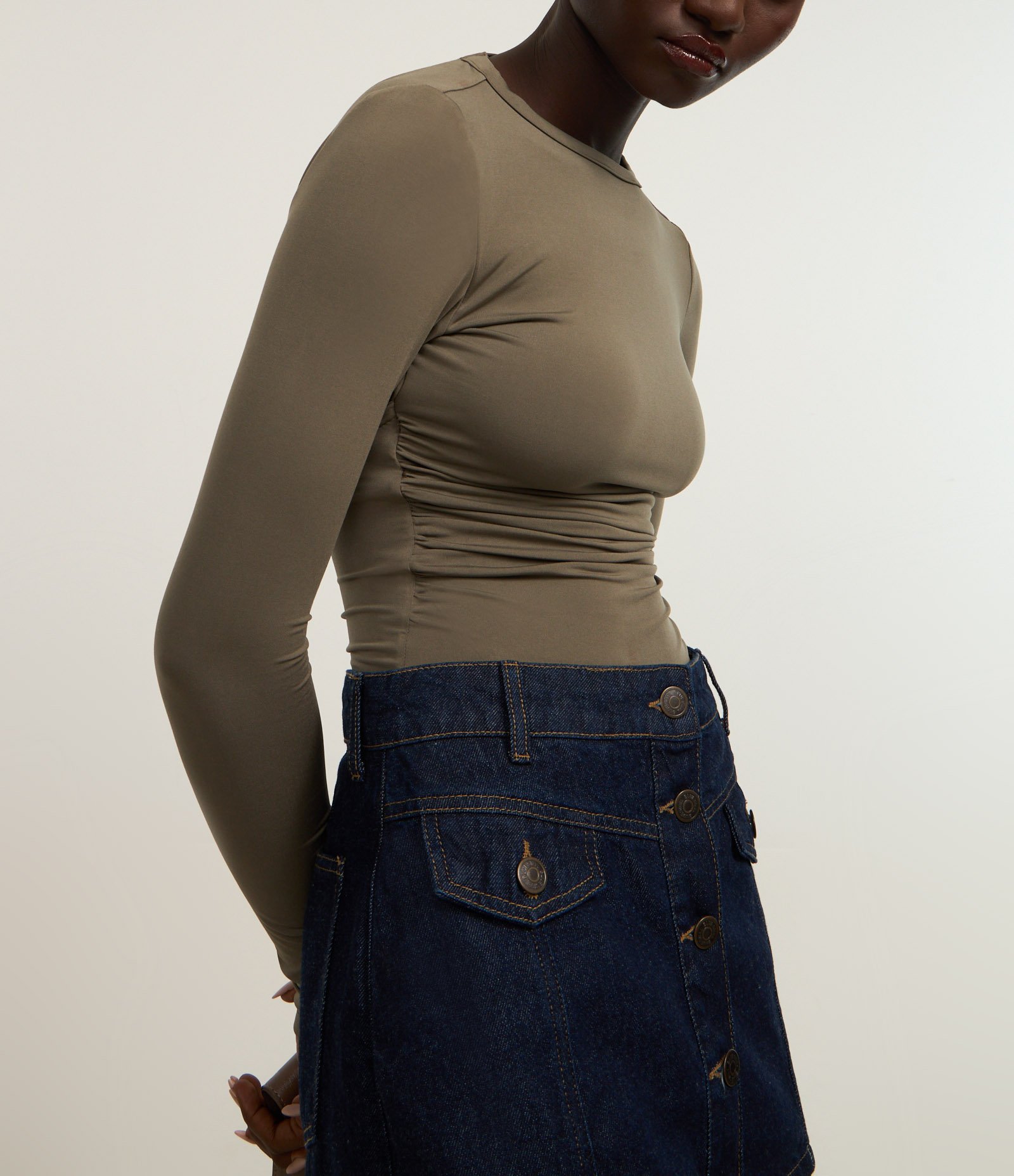 Short Saia em Jeans com Botões e Detalhe em Lapela Preto 4