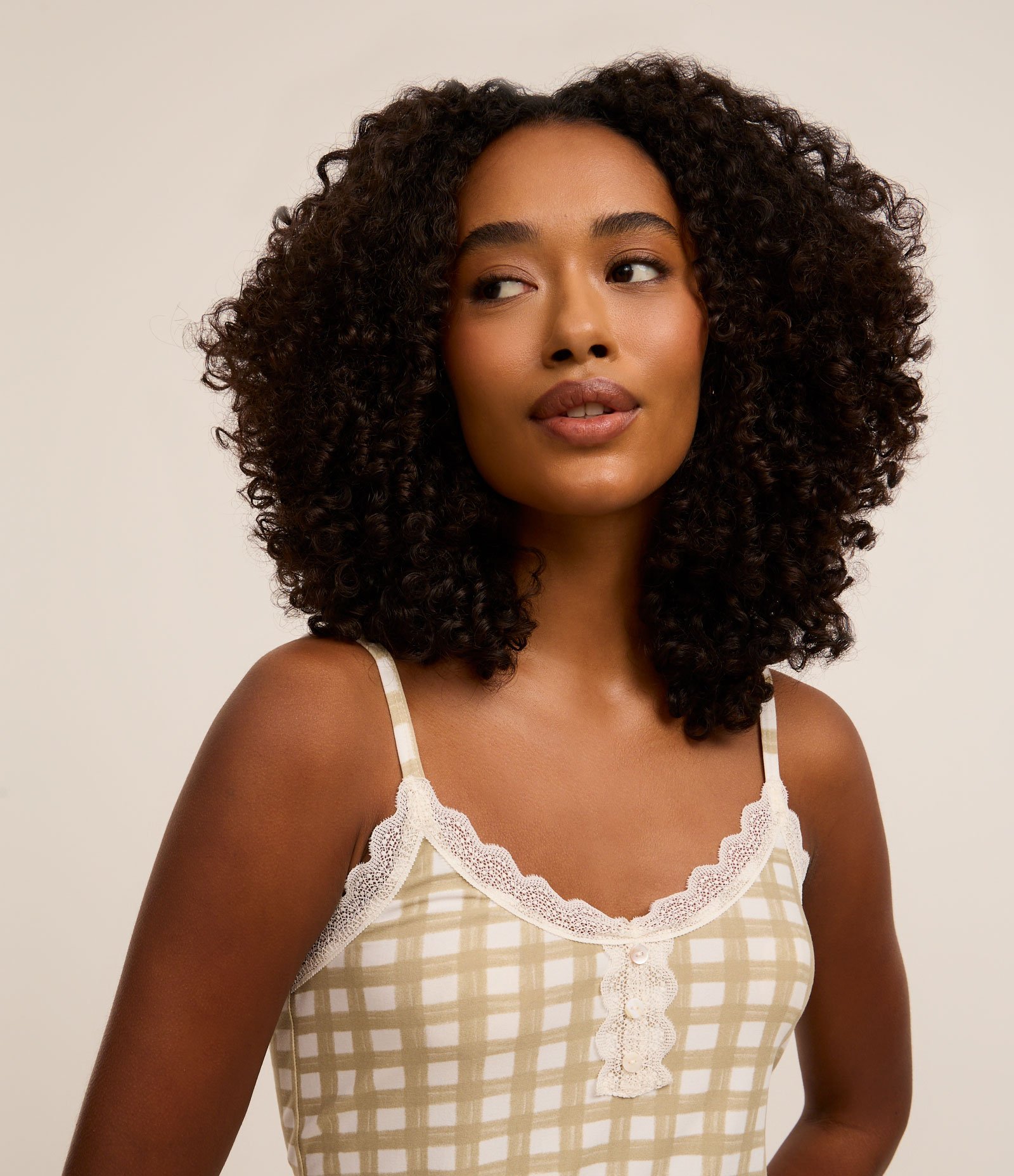 Pijama Short Doll em Peach Touch com Estampa Xadrez Vichy e Detalhe de Renda Verde 3