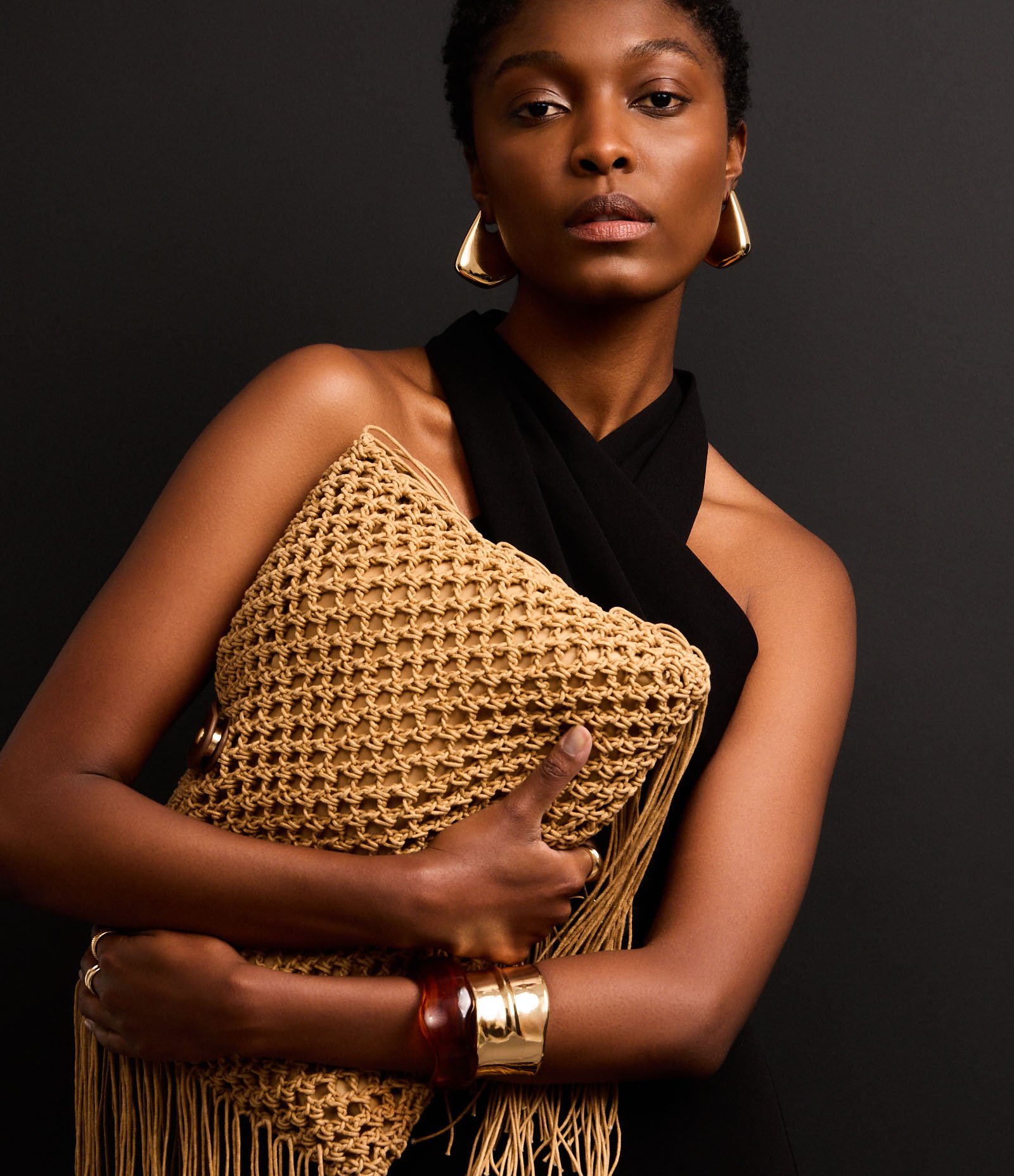 Macacão Frente Único em Crepe com Decote Torcido e Cinto Preto 6