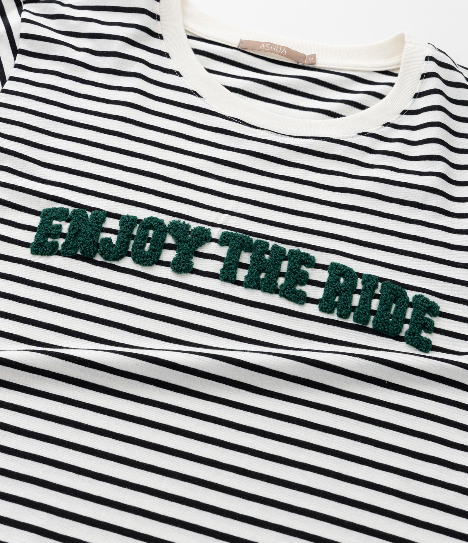 Camiseta Listrada e Aplicação de Chenille Curve & Plus Size Preto/Branco 7