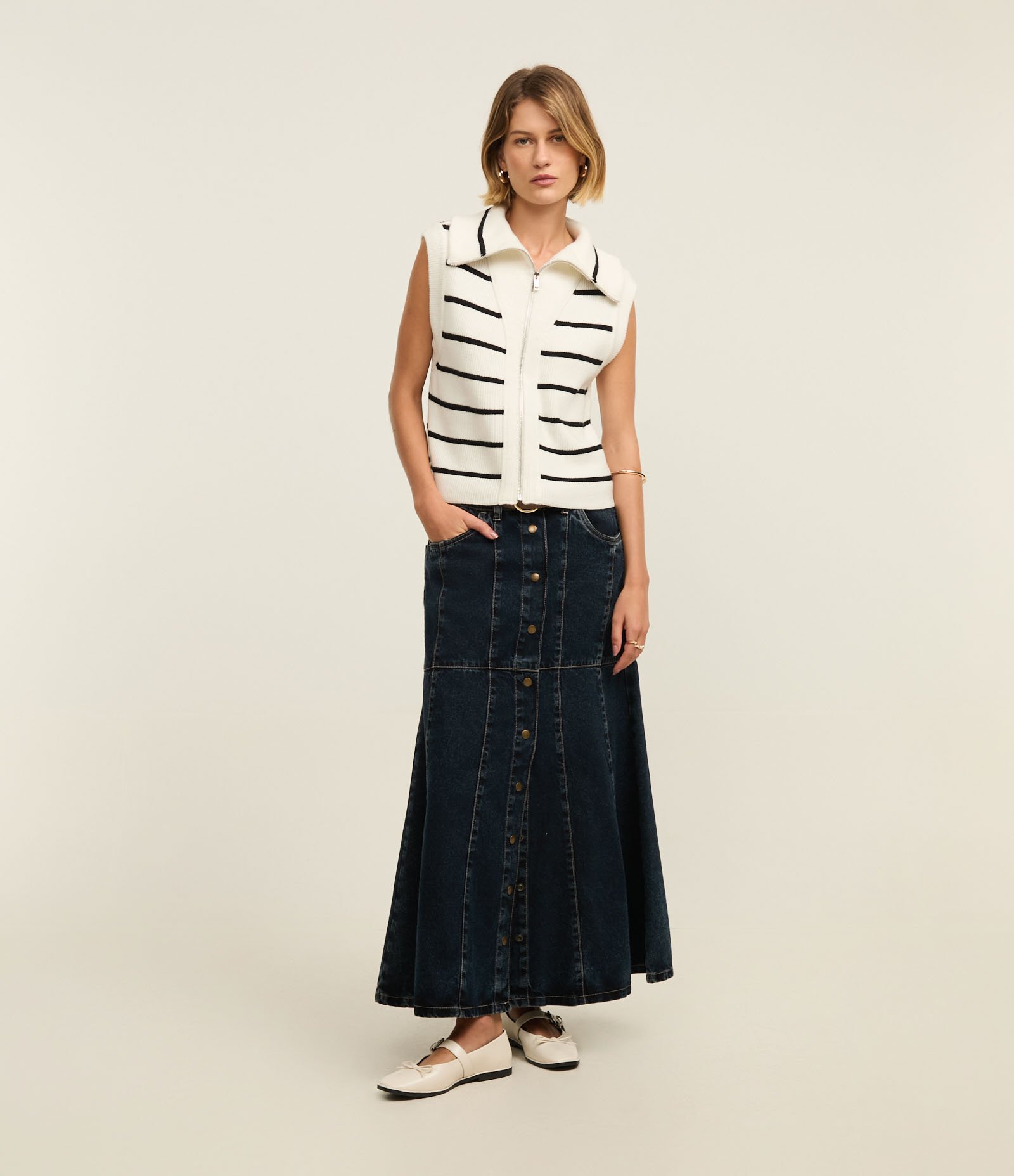 Saia Midi Jeans com Abotoamento Frontal e Recortes Azul Escuro 1