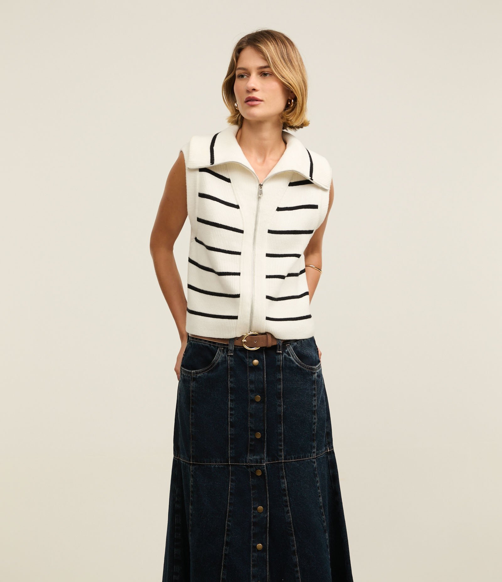 Saia Midi Jeans com Abotoamento Frontal e Recortes Azul Escuro 2