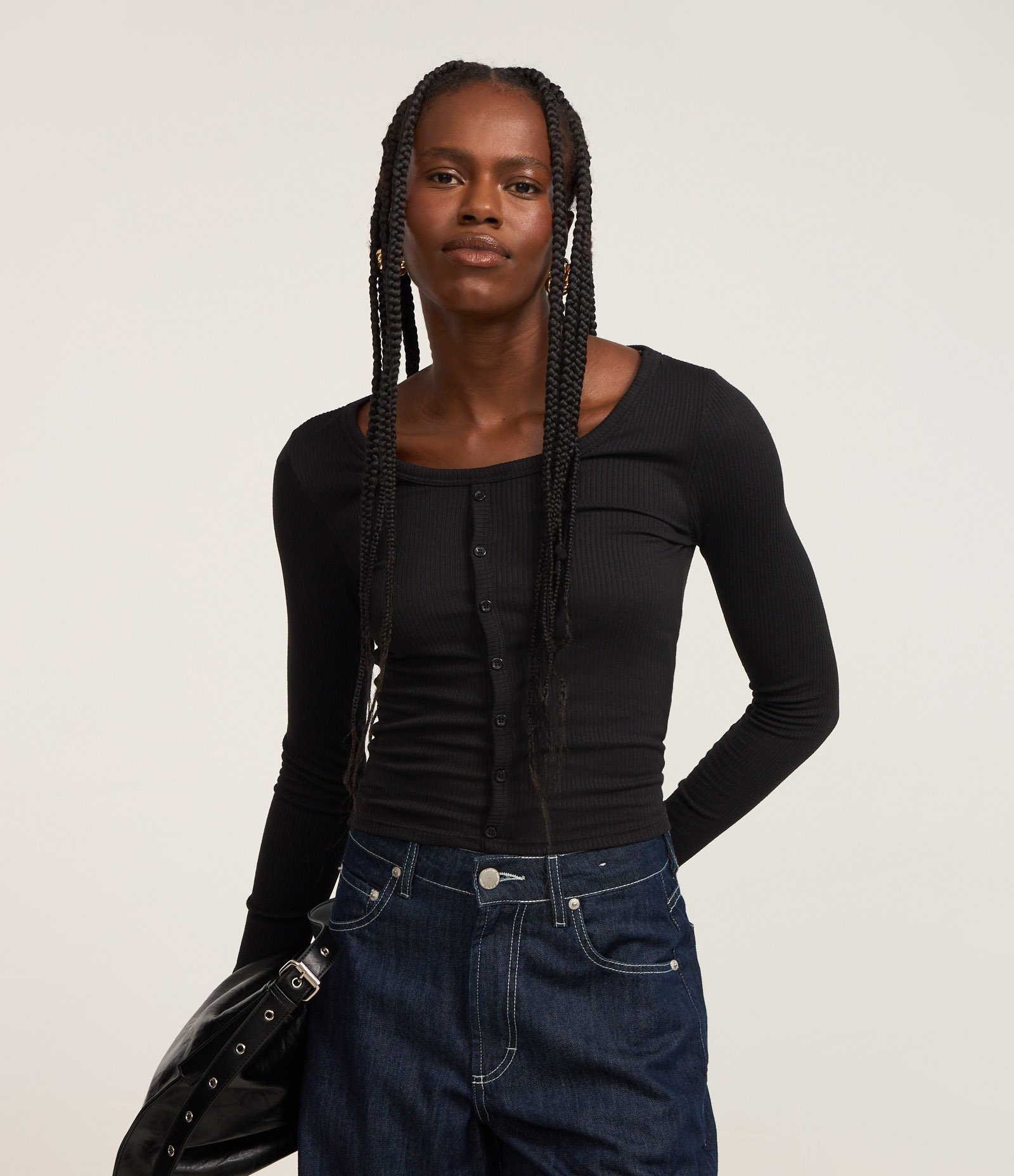 Blusa em Ribana com Textura e Botõezinhos Preto 1