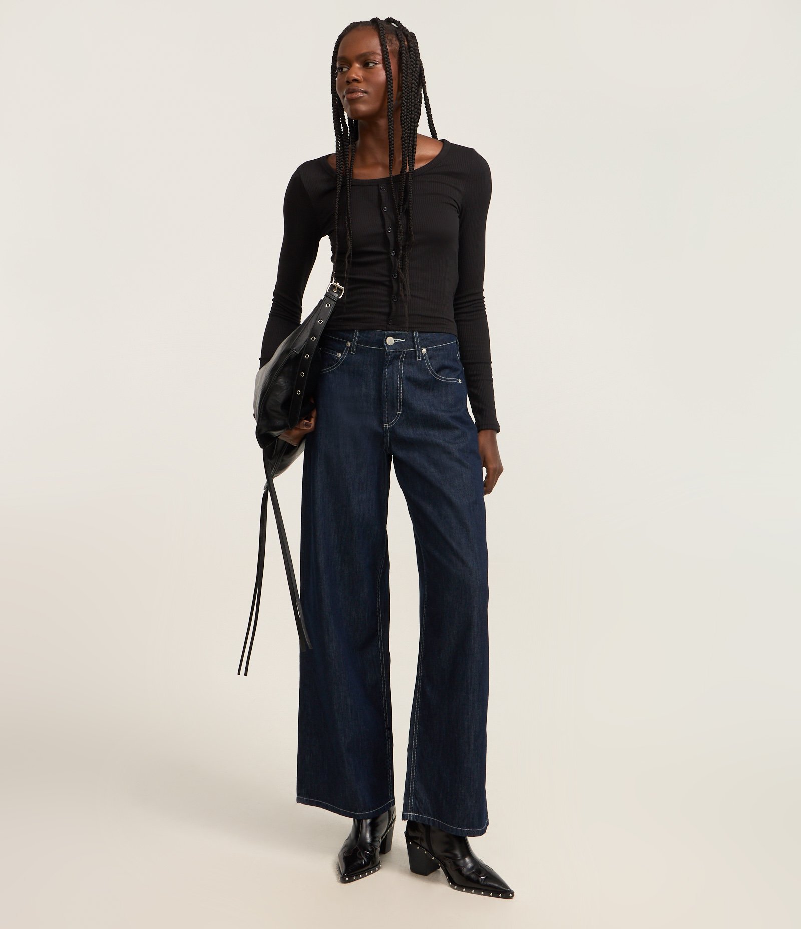 Blusa em Ribana com Textura e Botõezinhos Preto 2