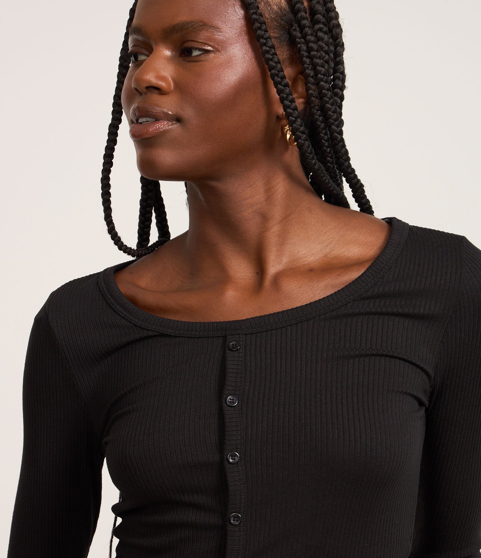 Blusa em Ribana com Textura e Botõezinhos Preto 3