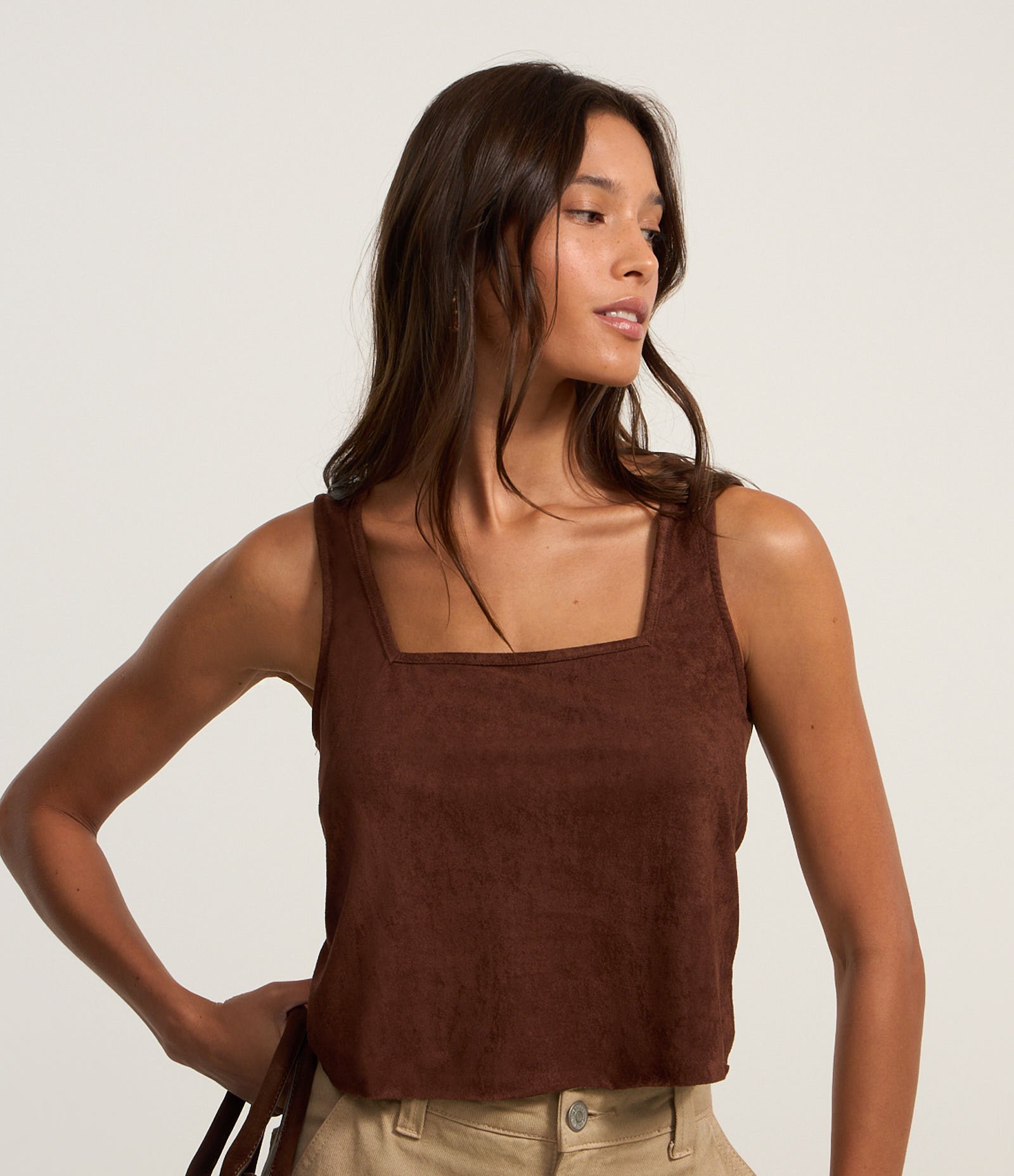 Blusa em Suede com Decote Quadrado Marrom 1