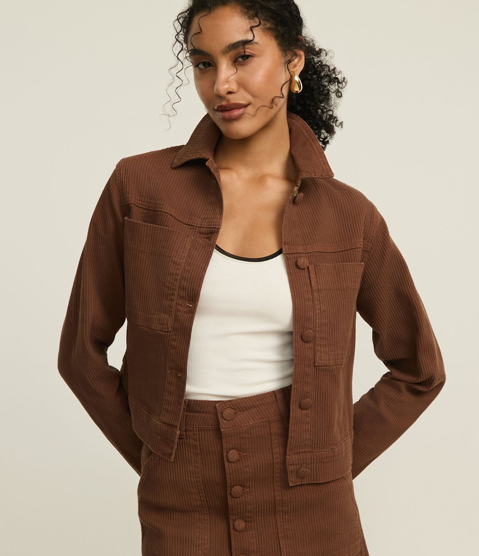 Jaqueta Regular em Sarja Cotelê com Bolsos Frontais Marrom 1