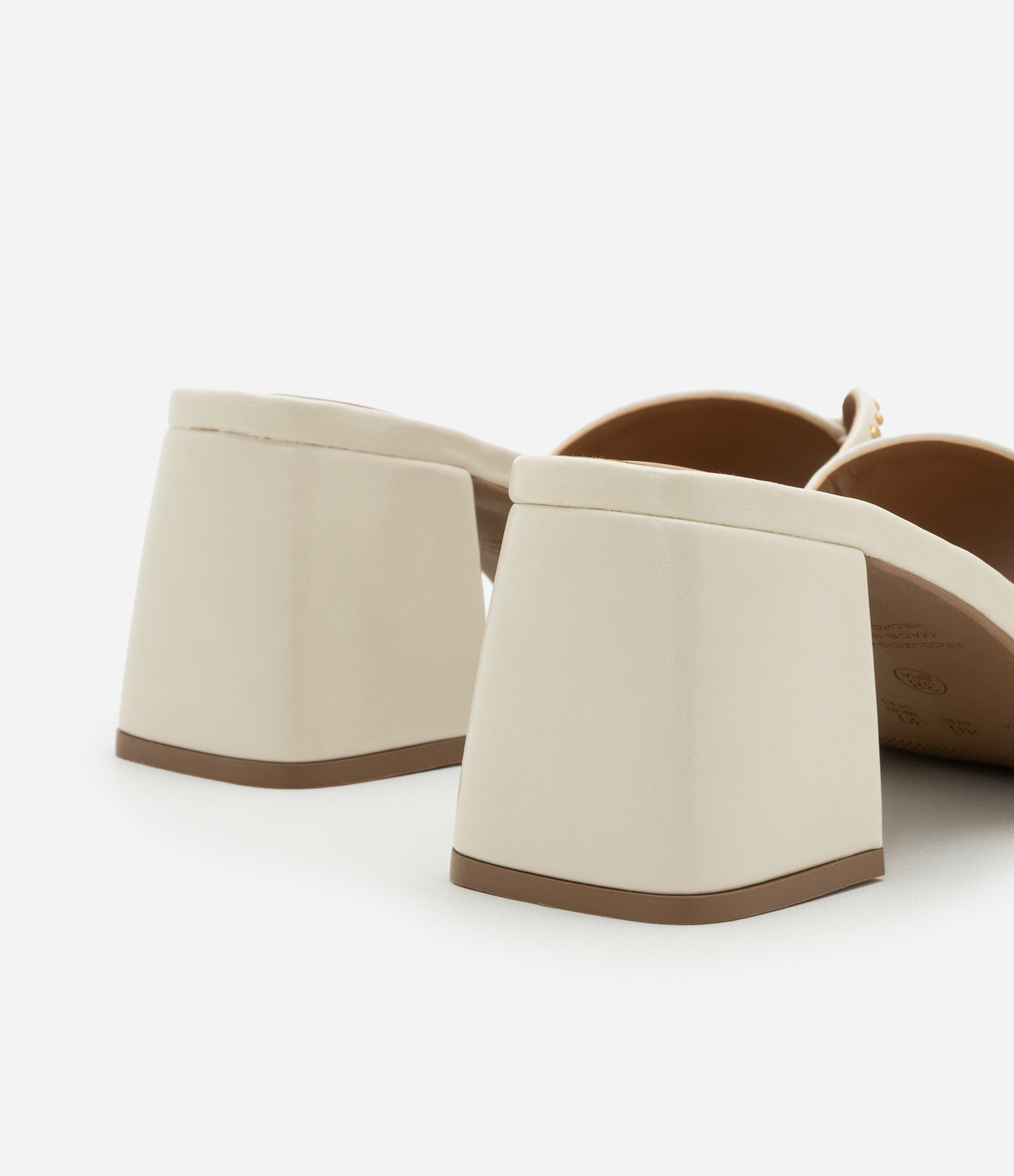 Sandália Mule em PU com Tiras em H e Aplicação de Tachinhas Off White 3