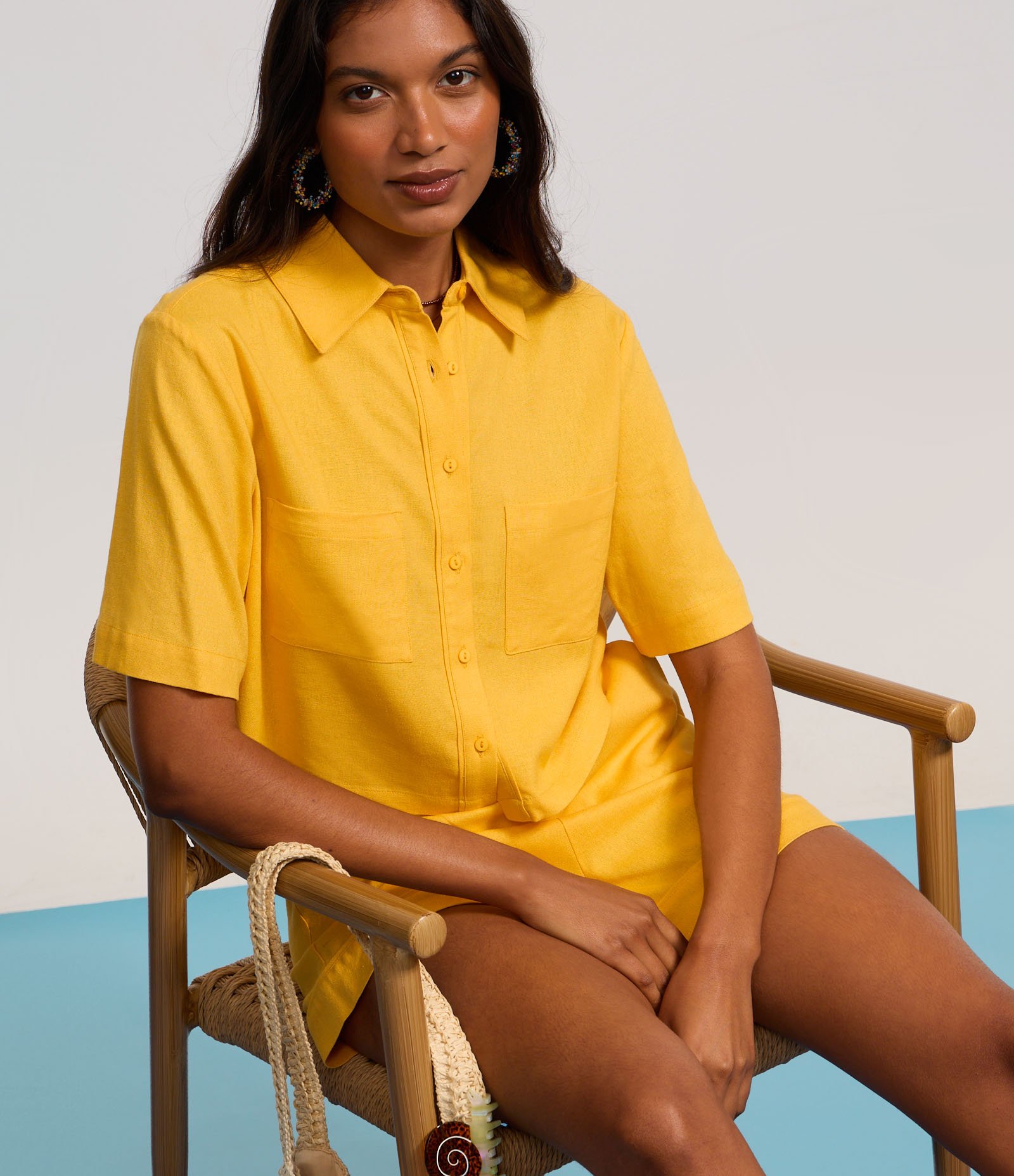 Camisa Curta com Bolsos e Botões Frontais Amarelo 4