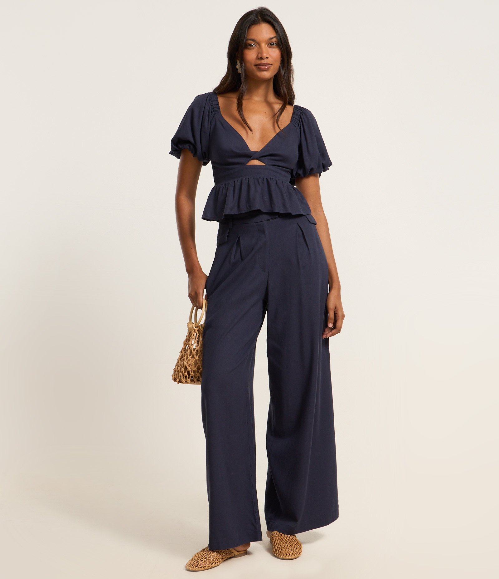 Blusa Peplum em Viscose e Linho com Manga Bufante Azul Marinho 2