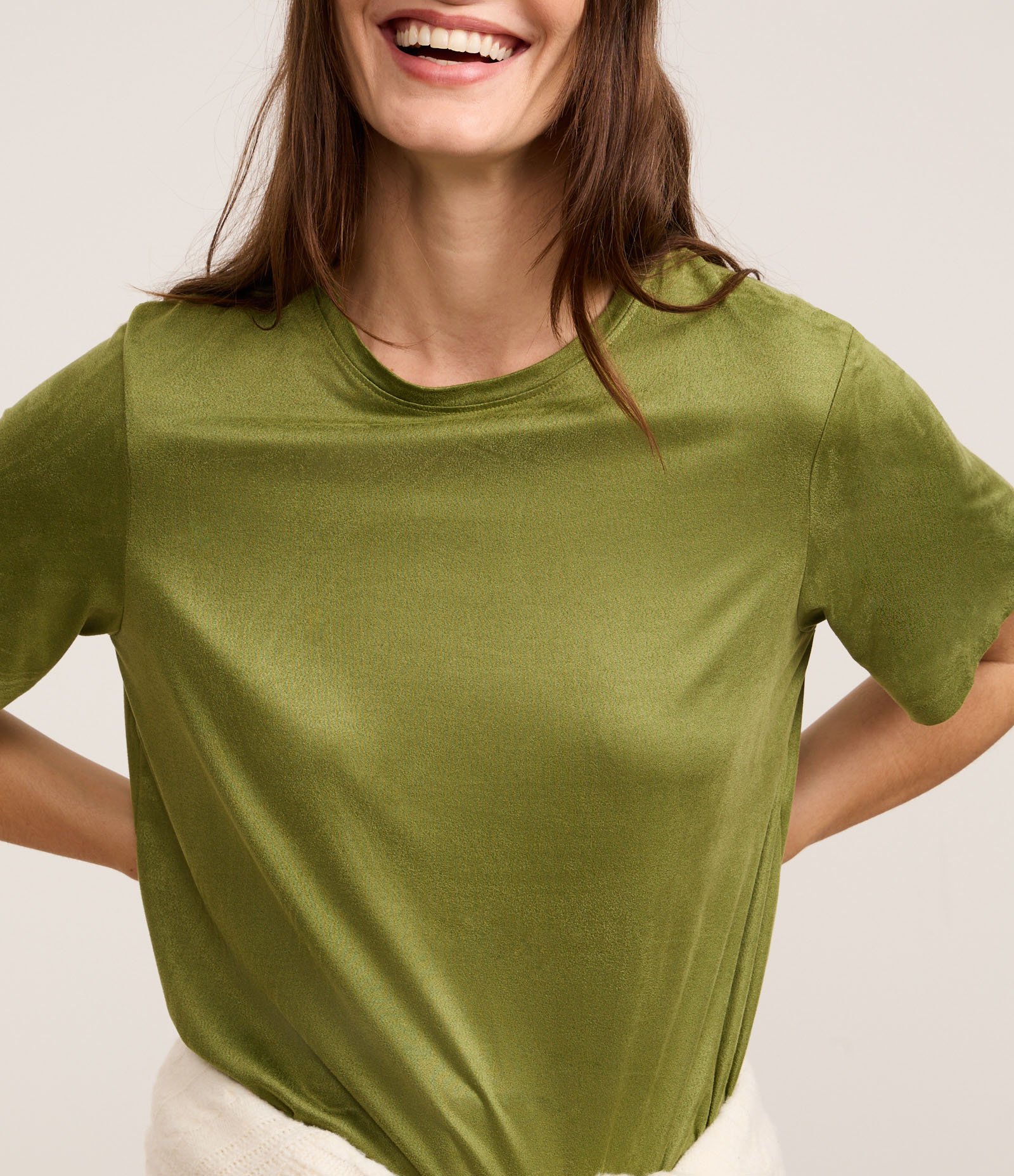 Blusa em Suede com Gola Redonda e Manga Curta Verde Oliva 4