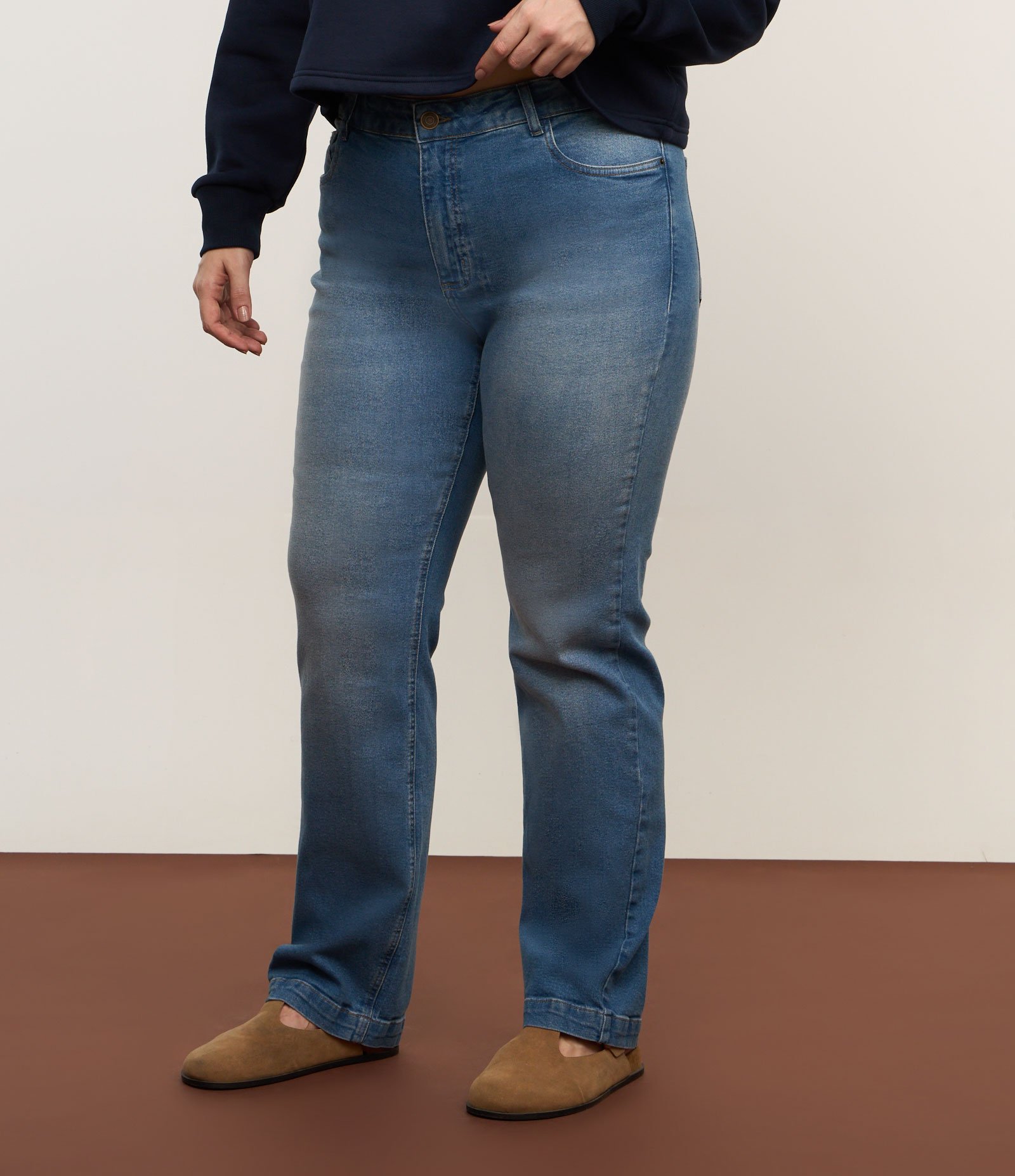 Calça Reta em Jeans com Elastano Detalhes Curve & Plus Size Azul 2