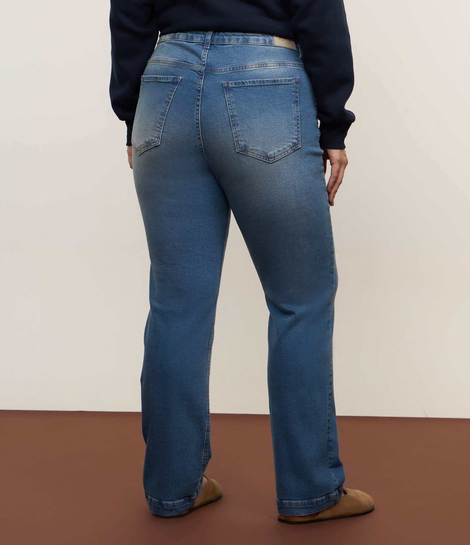 Calça Reta em Jeans com Elastano Detalhes Curve & Plus Size Azul 3