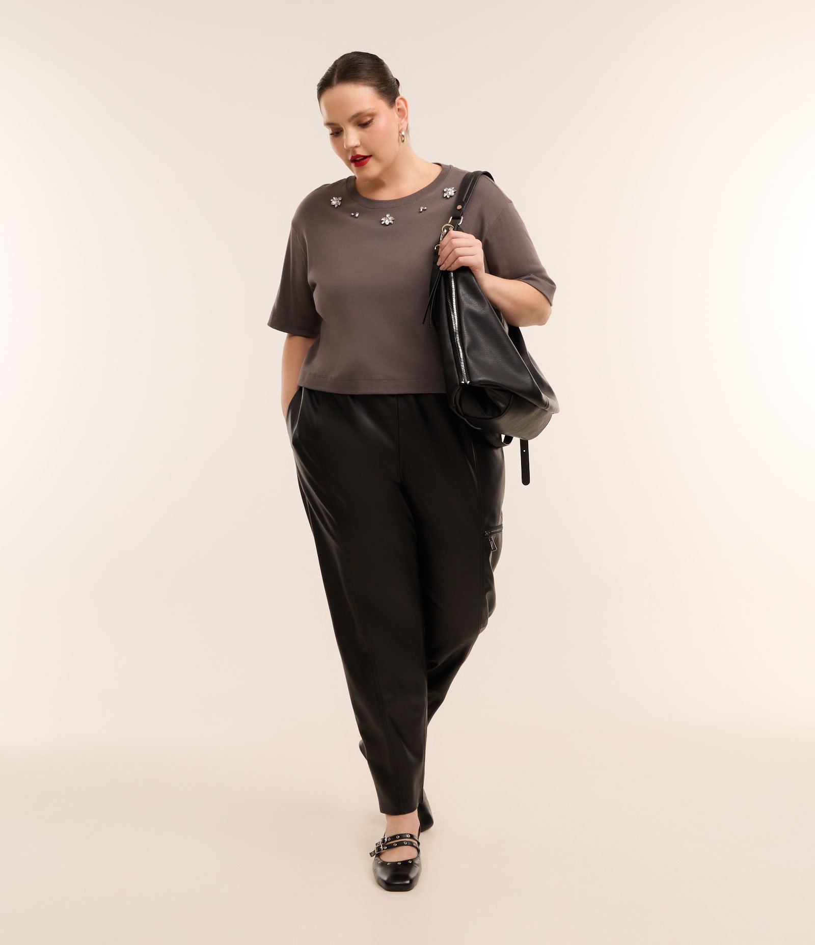 Blusa em Ribana com Chatons na Gola Curve & Plus Size Cinza 3