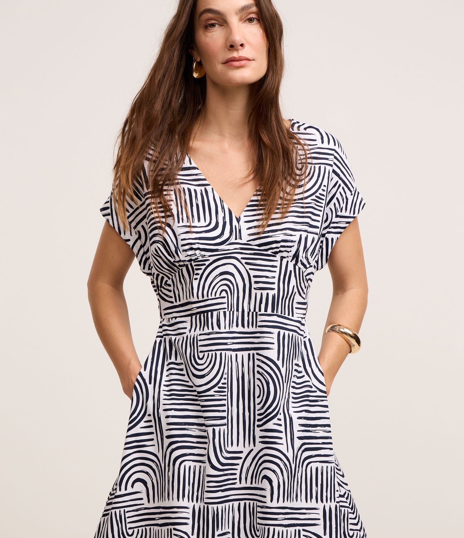 Vestido Midi em Tricoline com Estampa Geométrica Preto/Branco 2