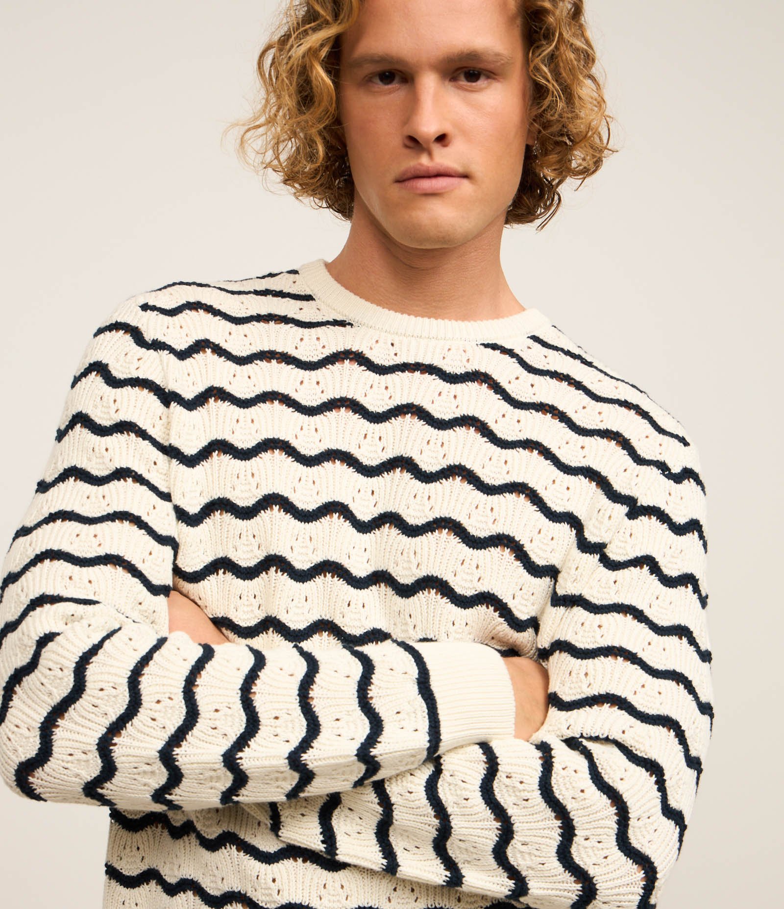 Suéter em Algodão com Textura de Ondas e Furinhos Bege 4