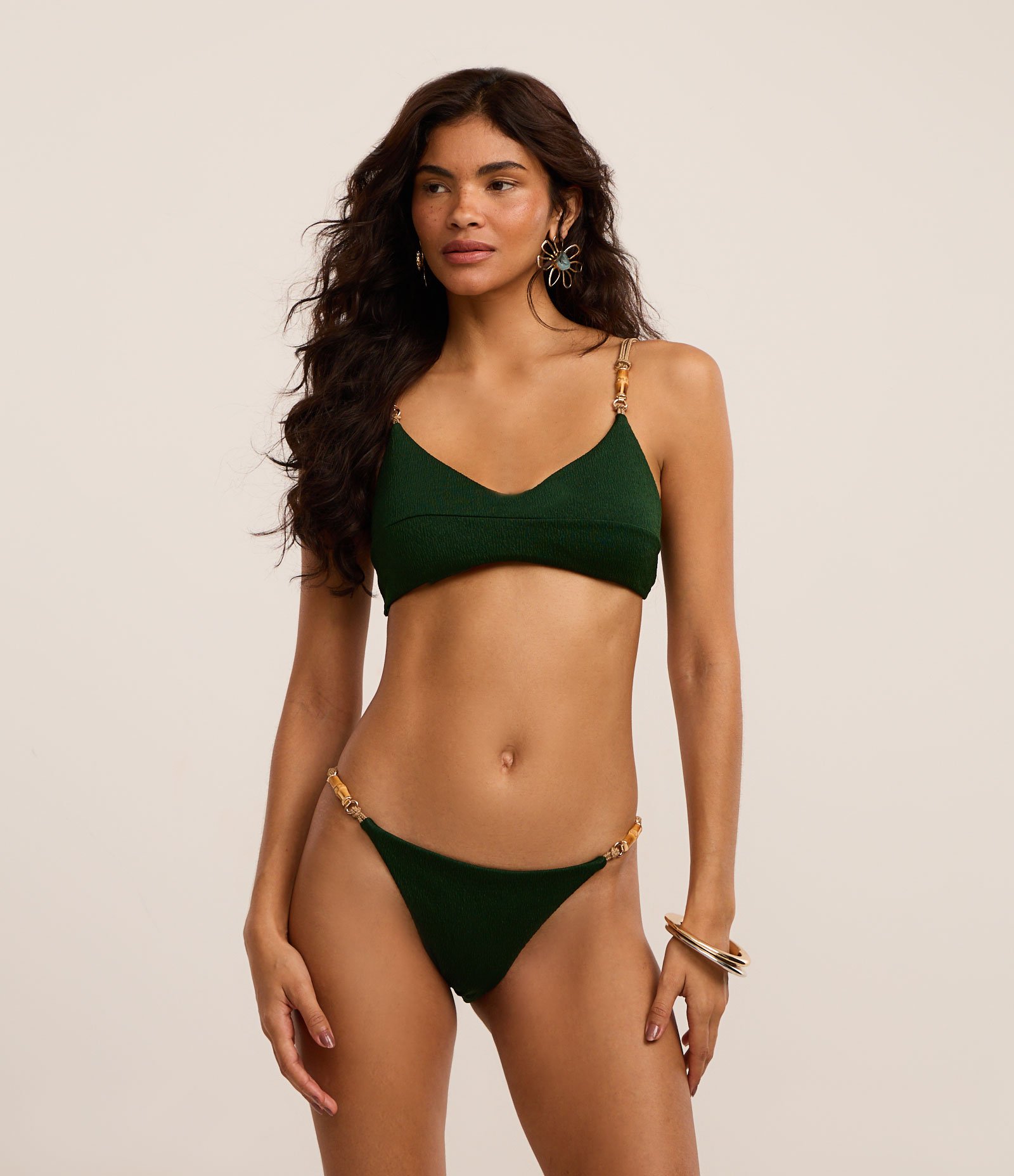 Biquíni Top Camisetinha em Microfibra Texturizada com Alça Elástica e Aviamento de Bambu Natural Verde 2