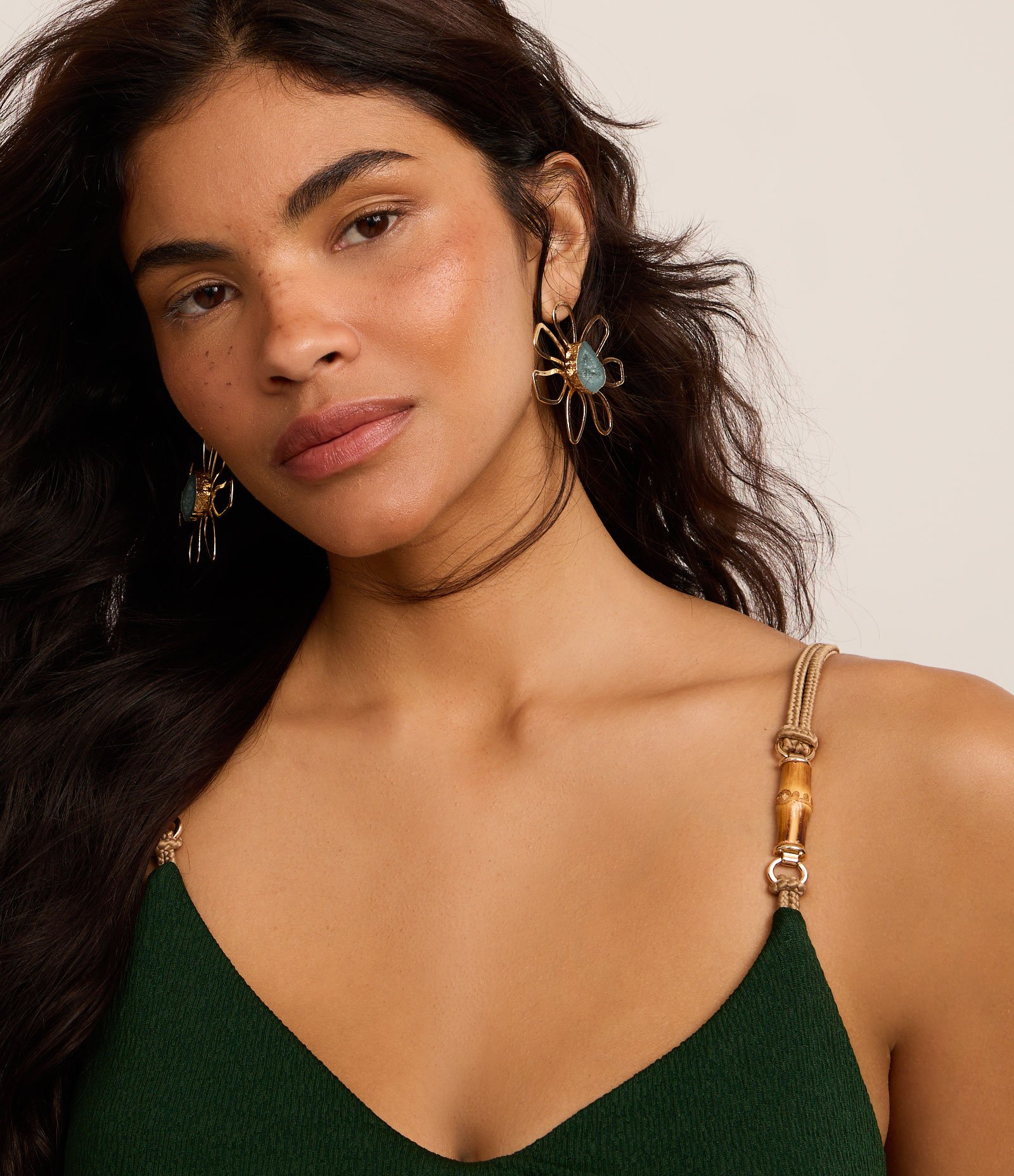 Biquíni Top Camisetinha em Microfibra Texturizada com Alça Elástica e Aviamento de Bambu Natural Verde 3