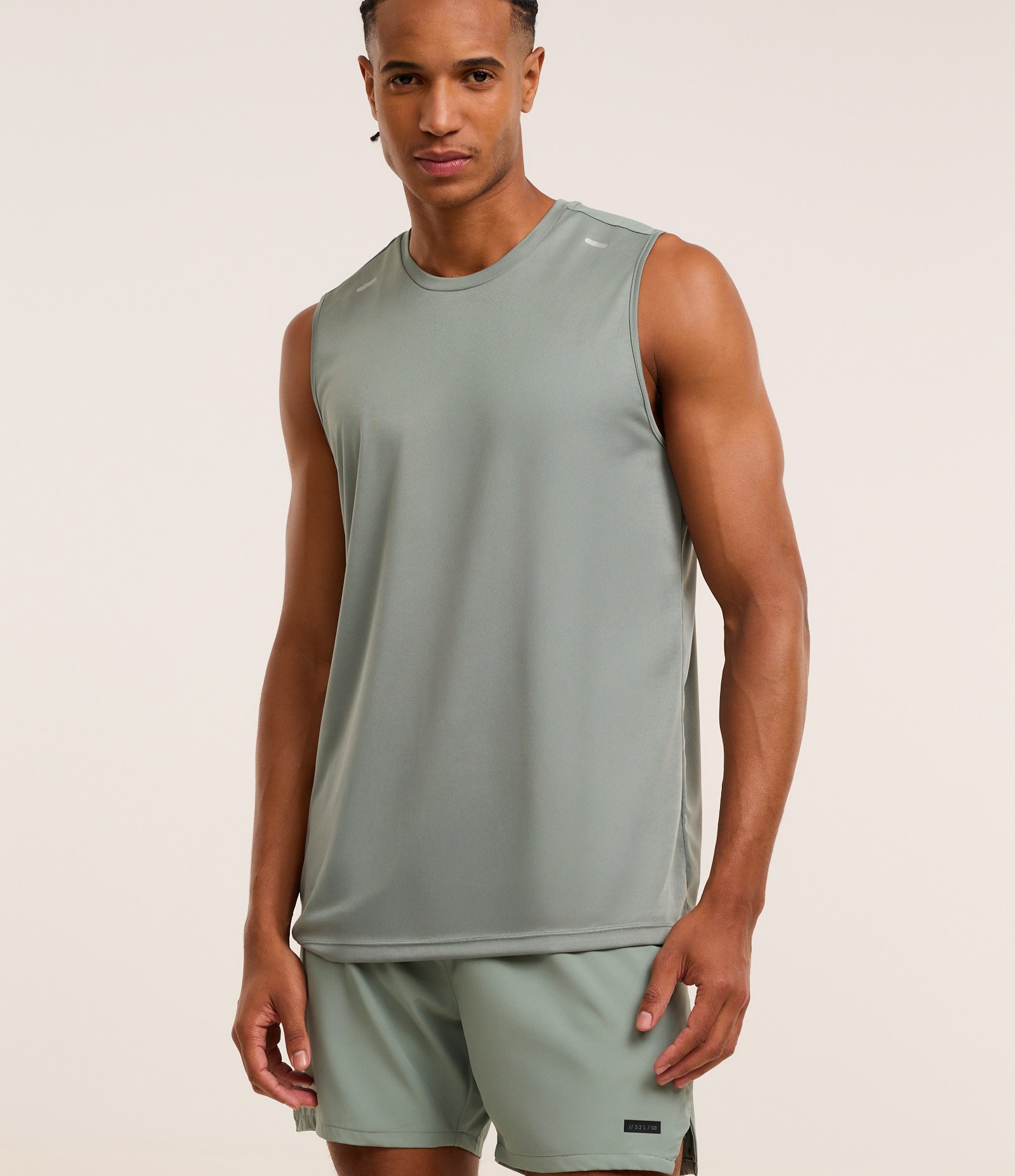 Regata Regular Básica Esportiva com Recortes e Lettering 1