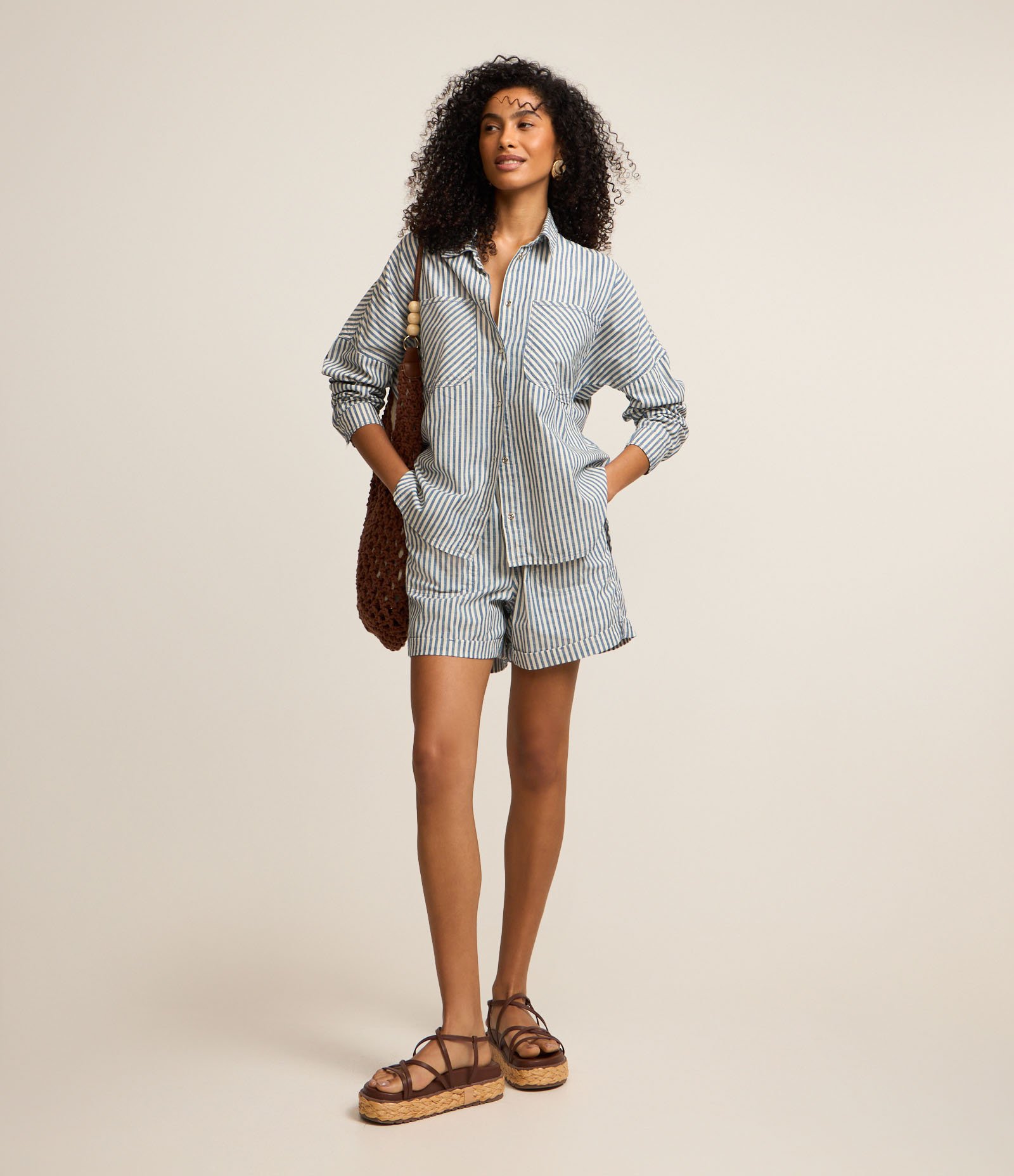 Short em Sarja com Barra Dobrada e Estampa de Listras Branco/Azul 1