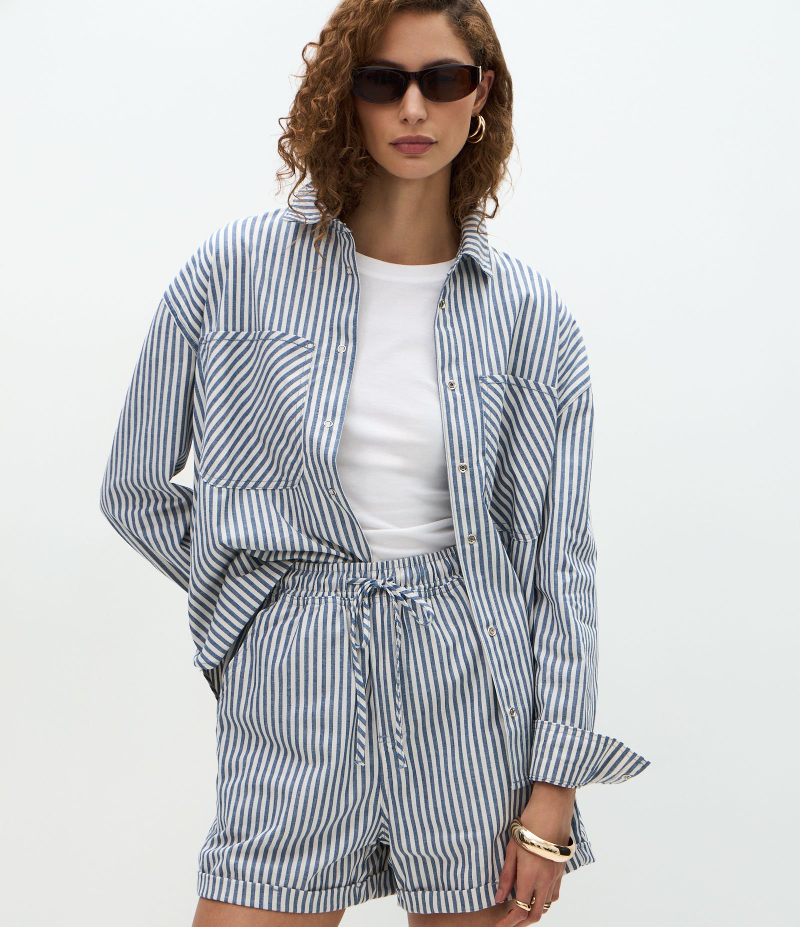 Camisa Jeans com Bolsos e Estampa de Listras Branco/Azul 1