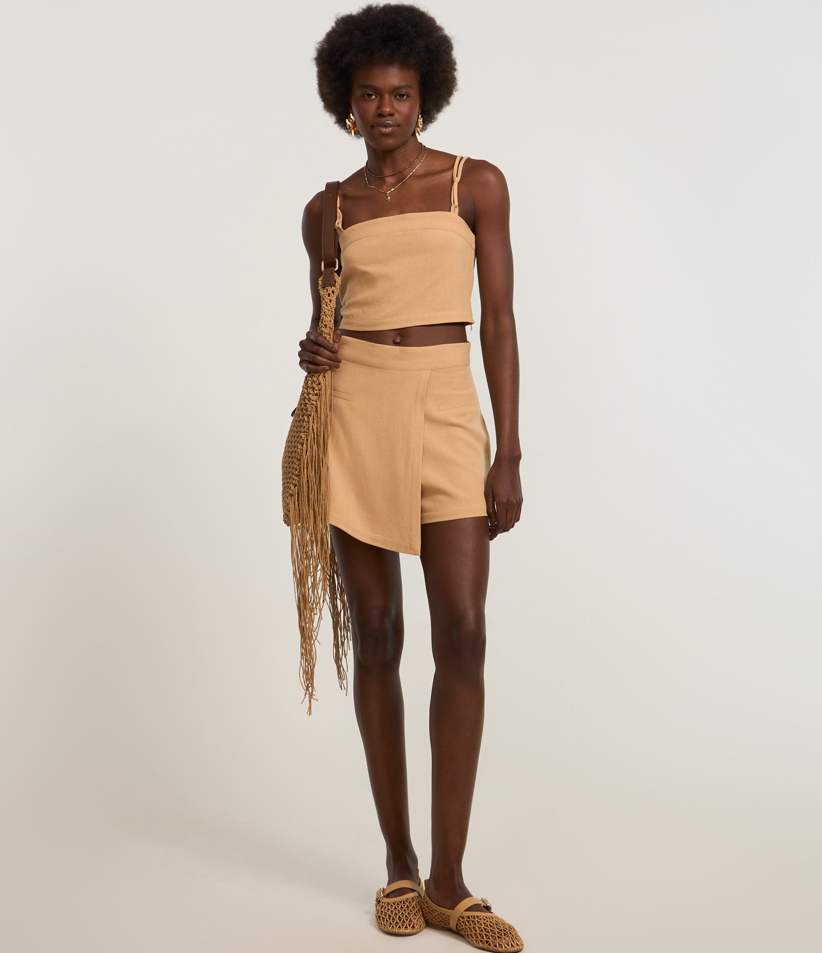 Blusa Cropped em Crepe com Amarração Bege 2