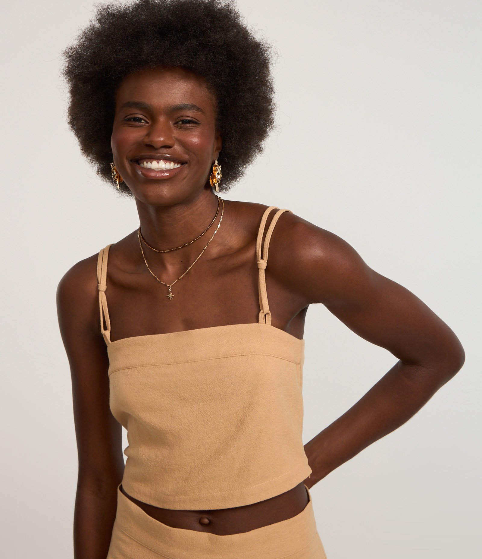 Blusa Cropped em Crepe com Amarração Bege 3