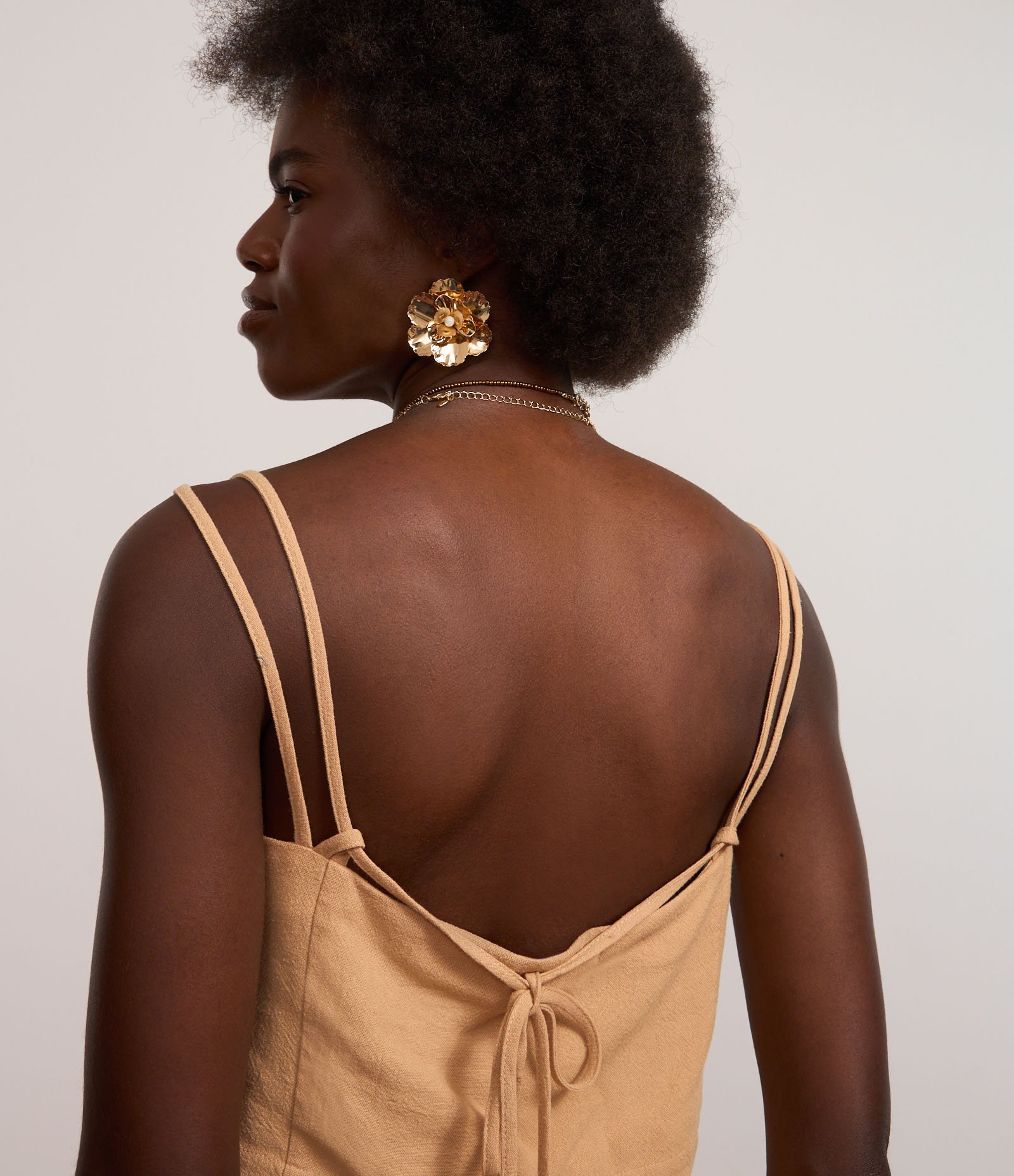 Blusa Cropped em Crepe com Amarração Bege 5