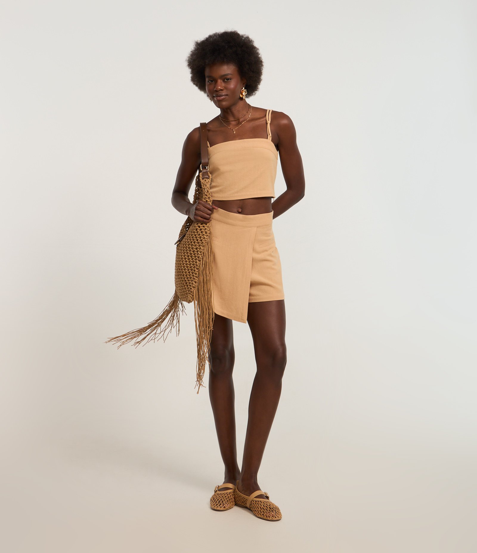 Short Saia em Crepe Com Transpasse Frontal Bege 1