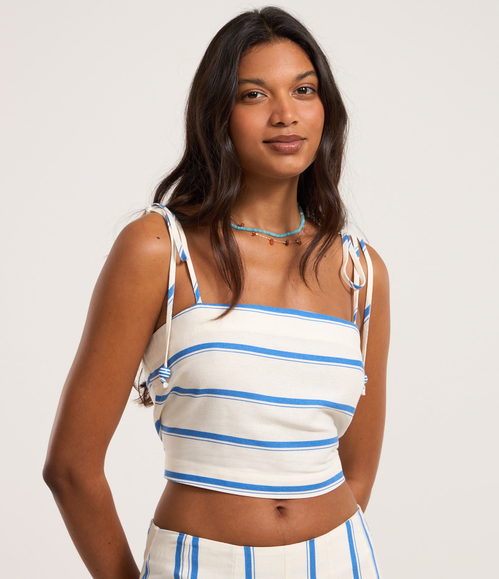 Blusa Cropped em Viscose e Linho com Amarração nas Alças Branco/Azul 3