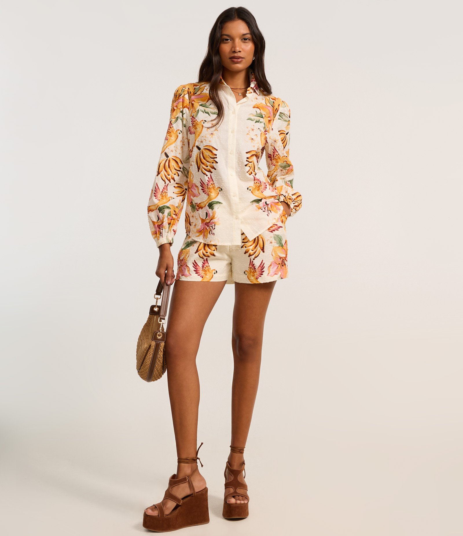 Camisa Alongada em Cambraia com Estampa Tropical Bege 2