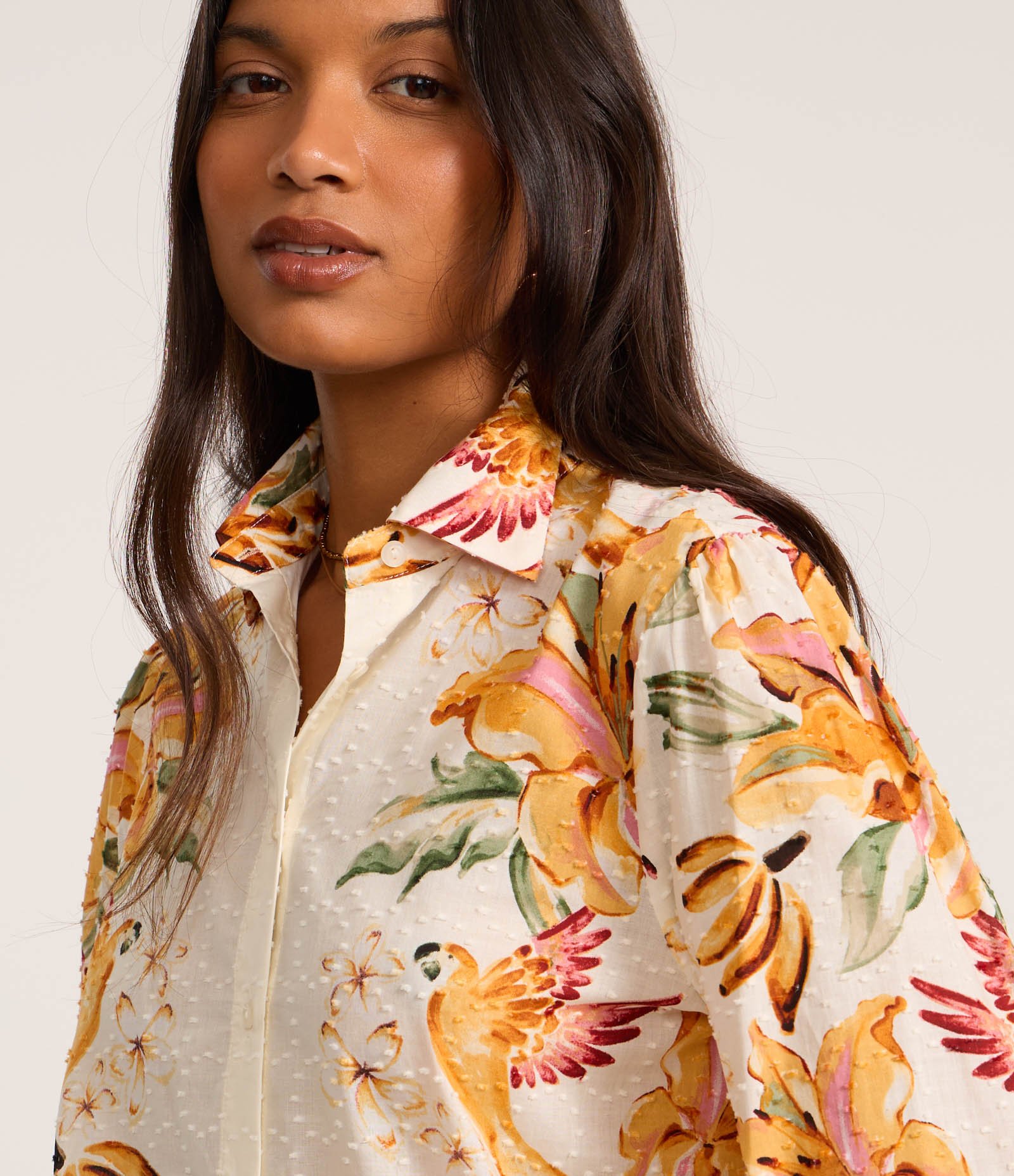 Camisa Alongada em Cambraia com Estampa Tropical Bege 3