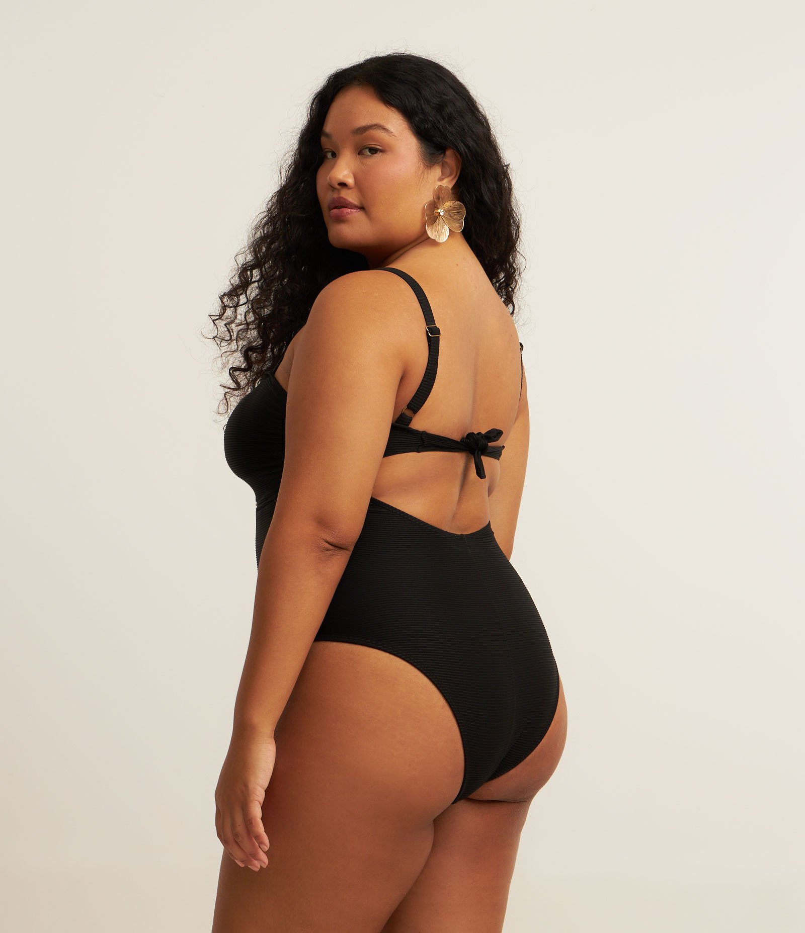 Maiô Canelado com Decote Coração Curve e Plus Size Preto 2